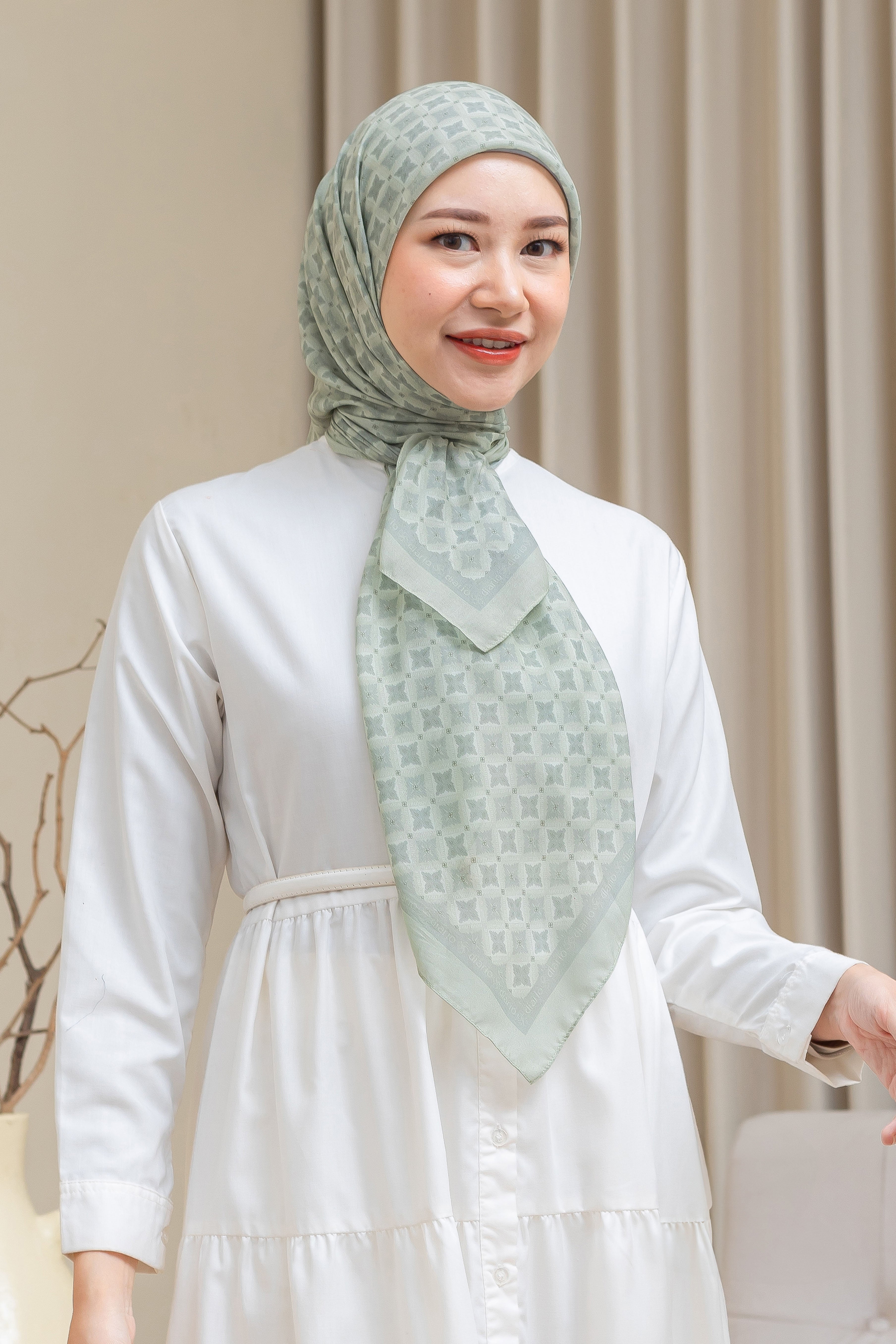 Ultrafine Alyssa Scarf Kerudung Segi Empat
