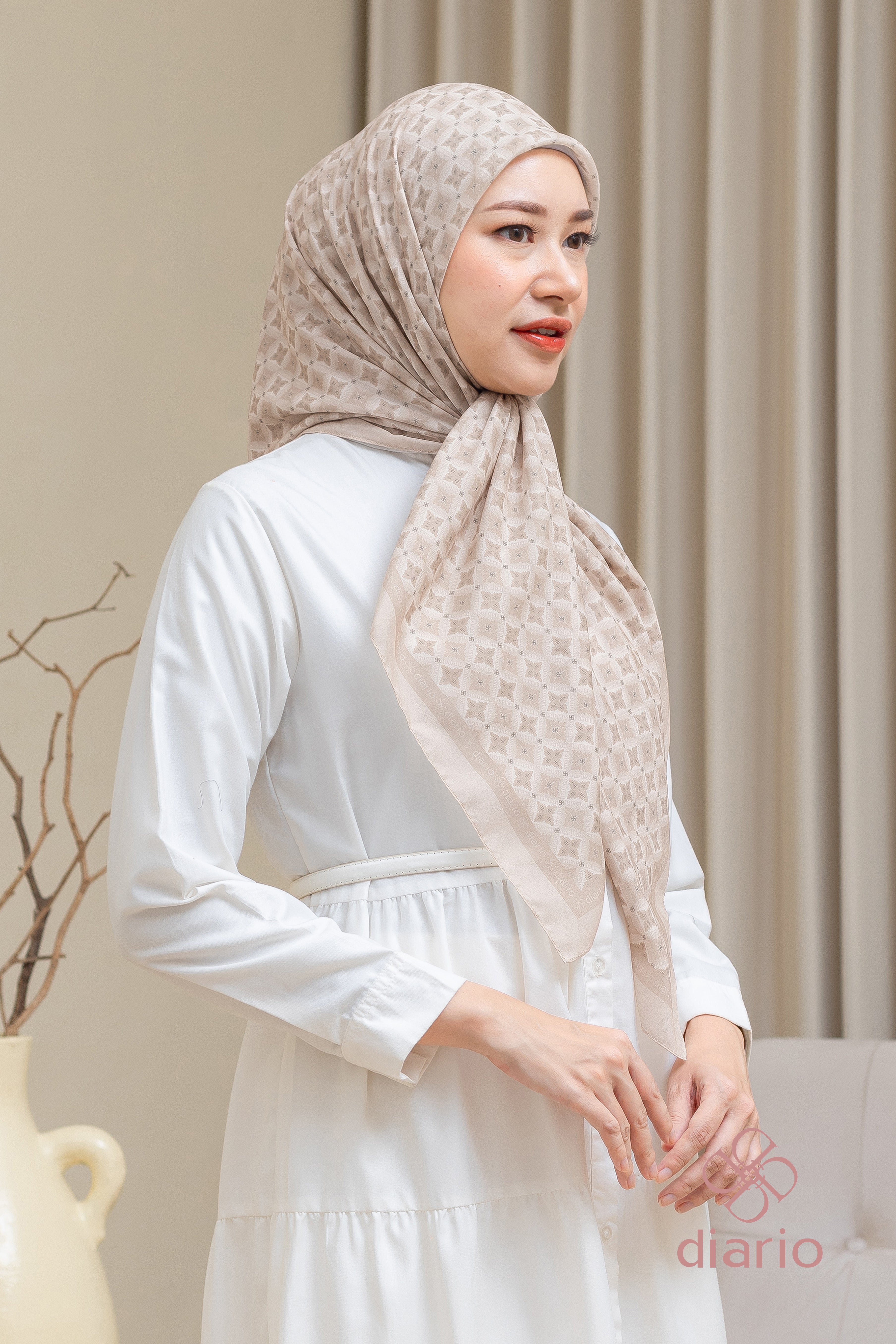 Diario - Ultrafine Alyssa Scarf Kerudung Segi Empat