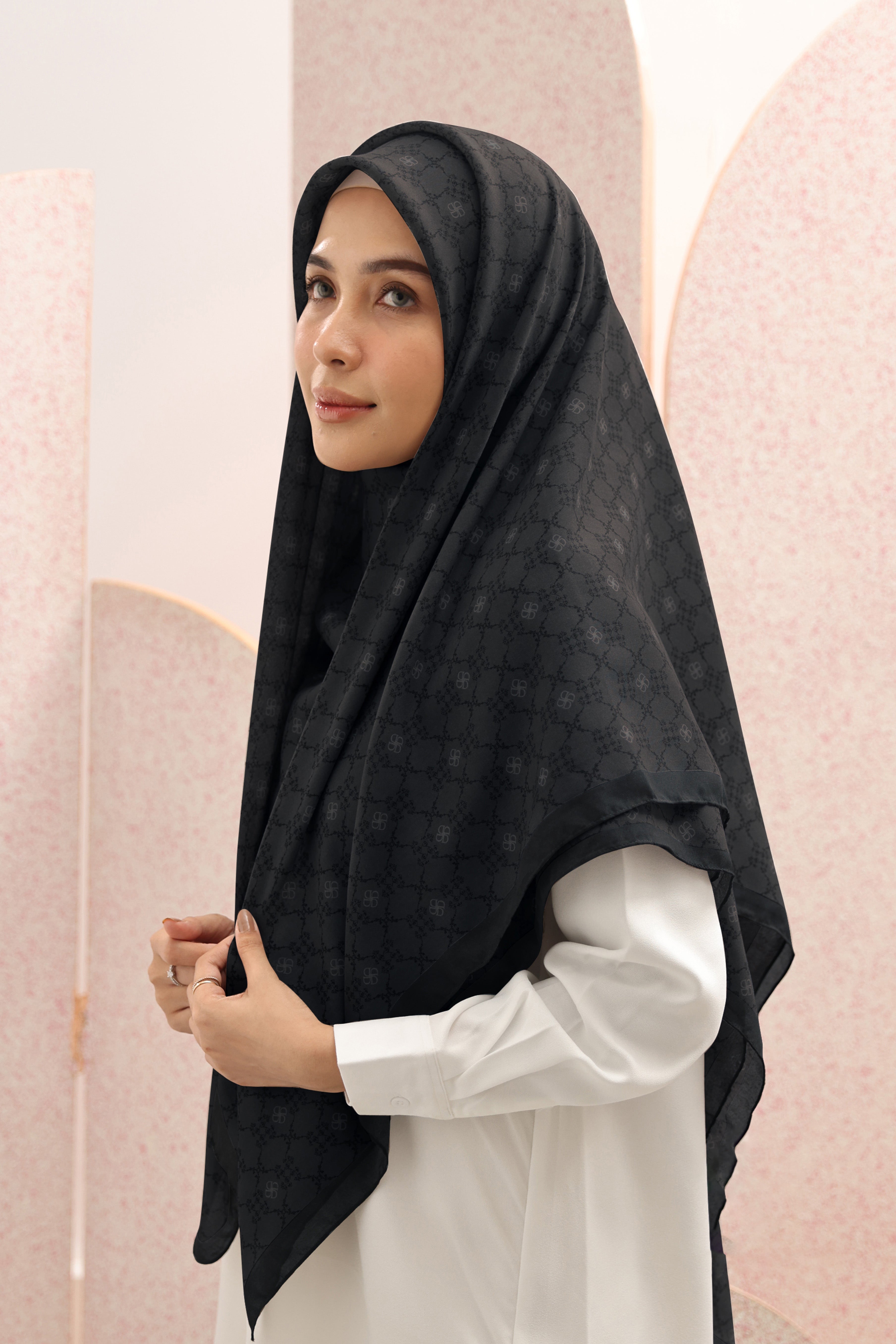 Ultrafine Athalia Scarf Kerudung Segi Empat