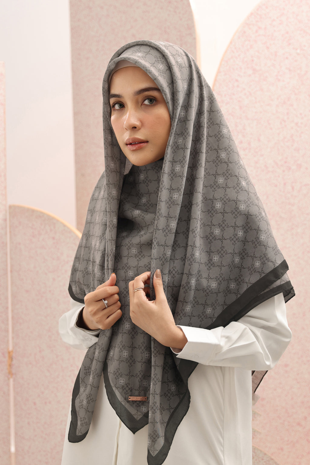 Ultrafine Athalia Scarf Kerudung Segi Empat