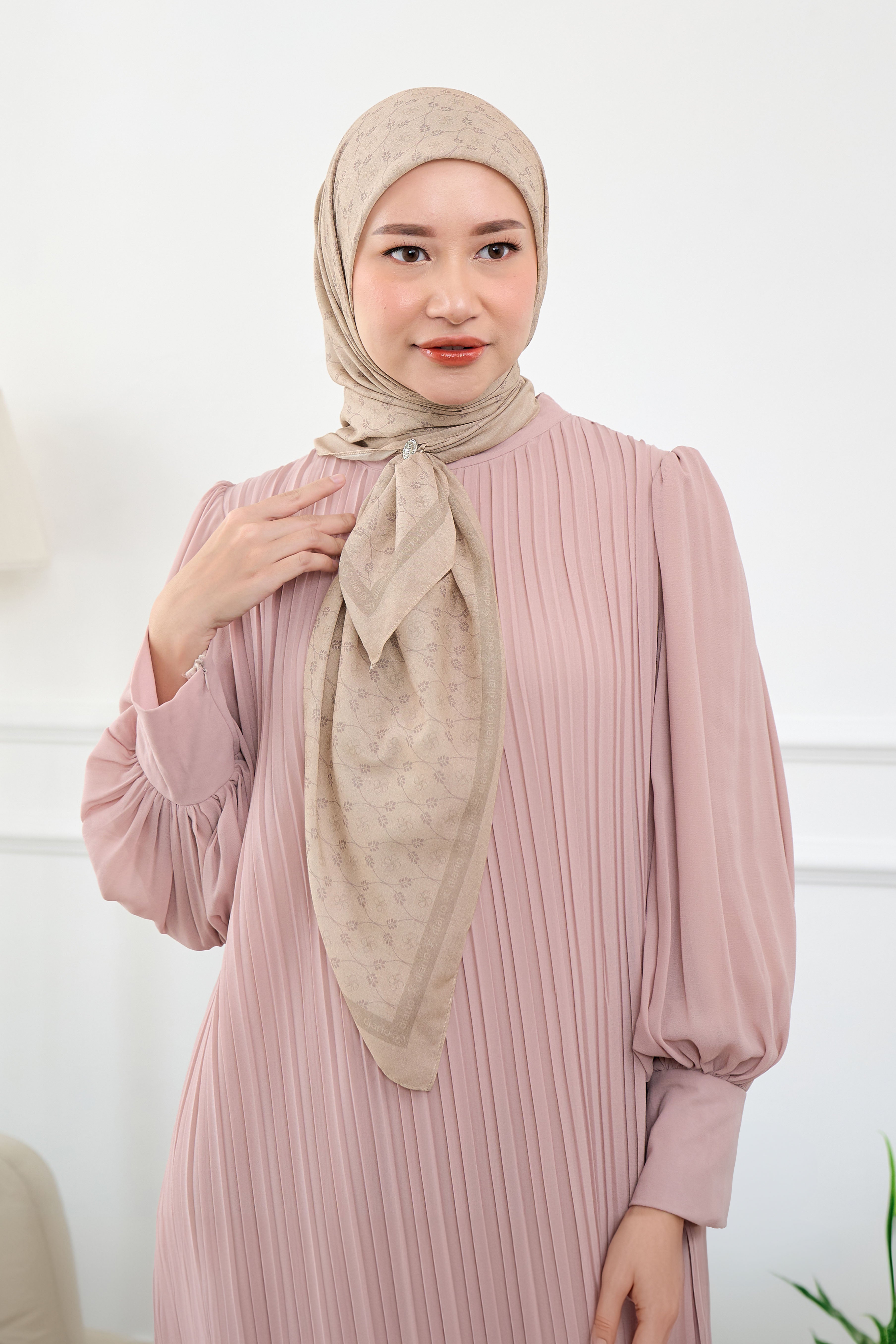 Ultrafine Calia Scarf Kerudung Segi Empat