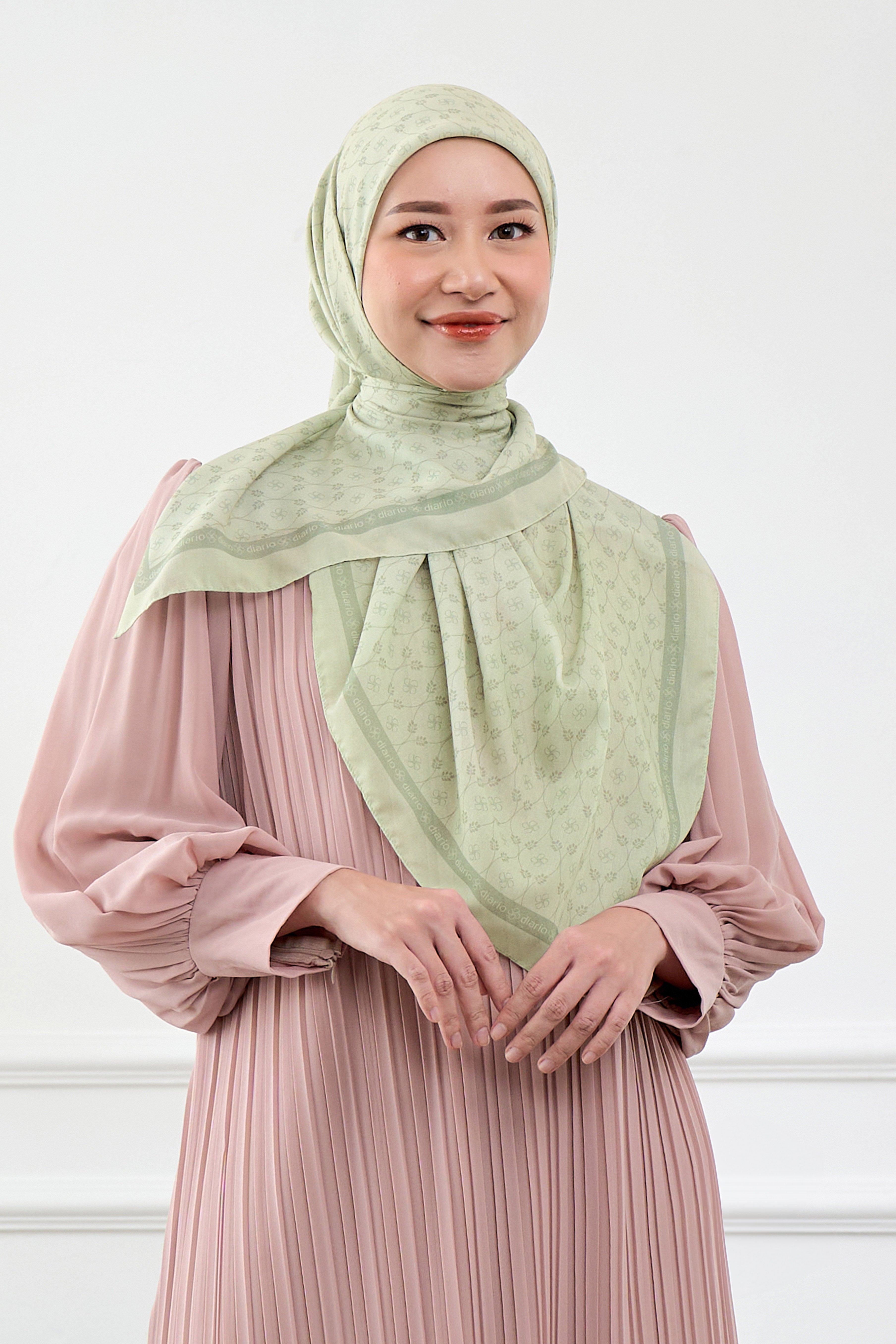 Ultrafine Calia Scarf Kerudung Segi Empat