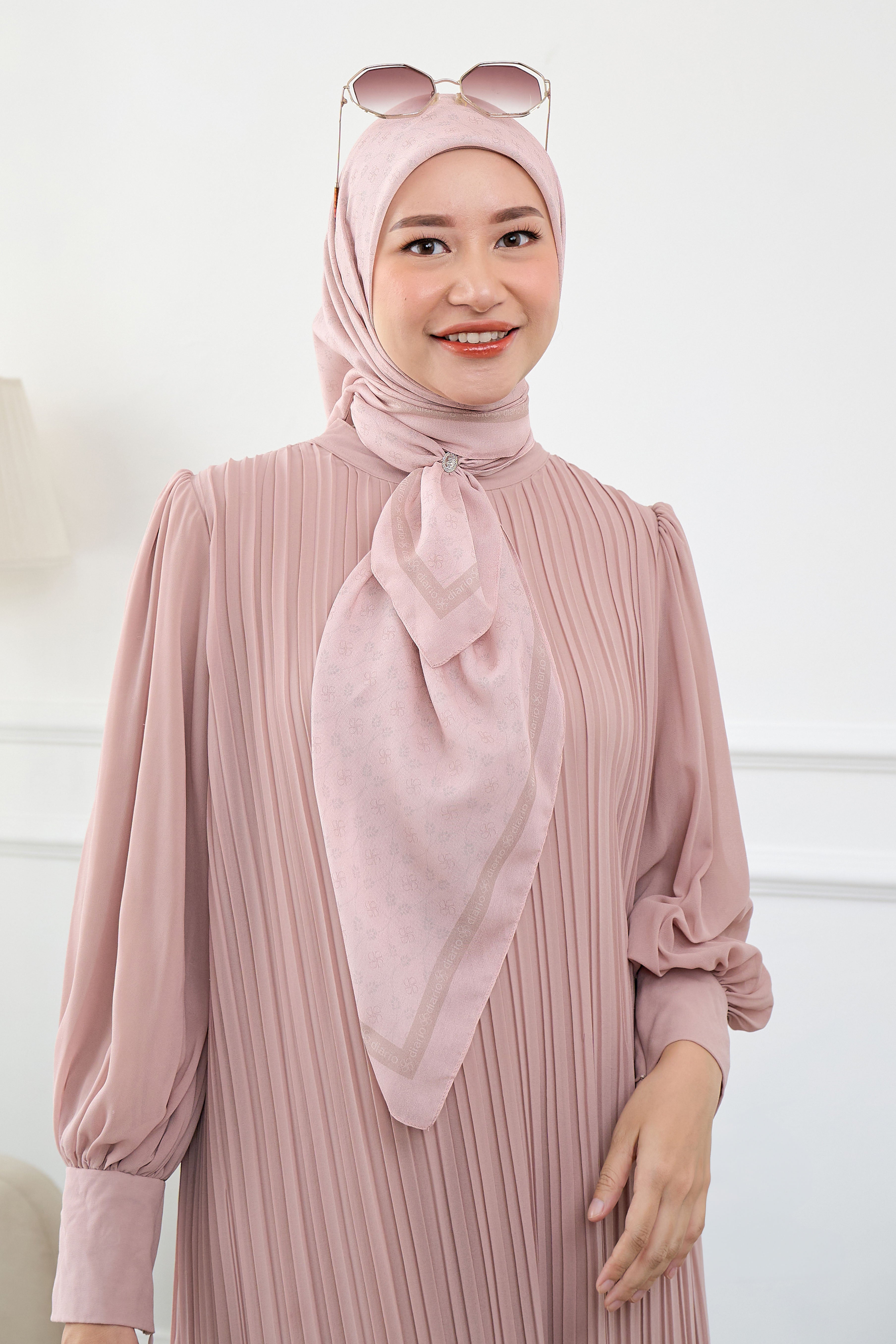 Ultrafine Calia Scarf Kerudung Segi Empat