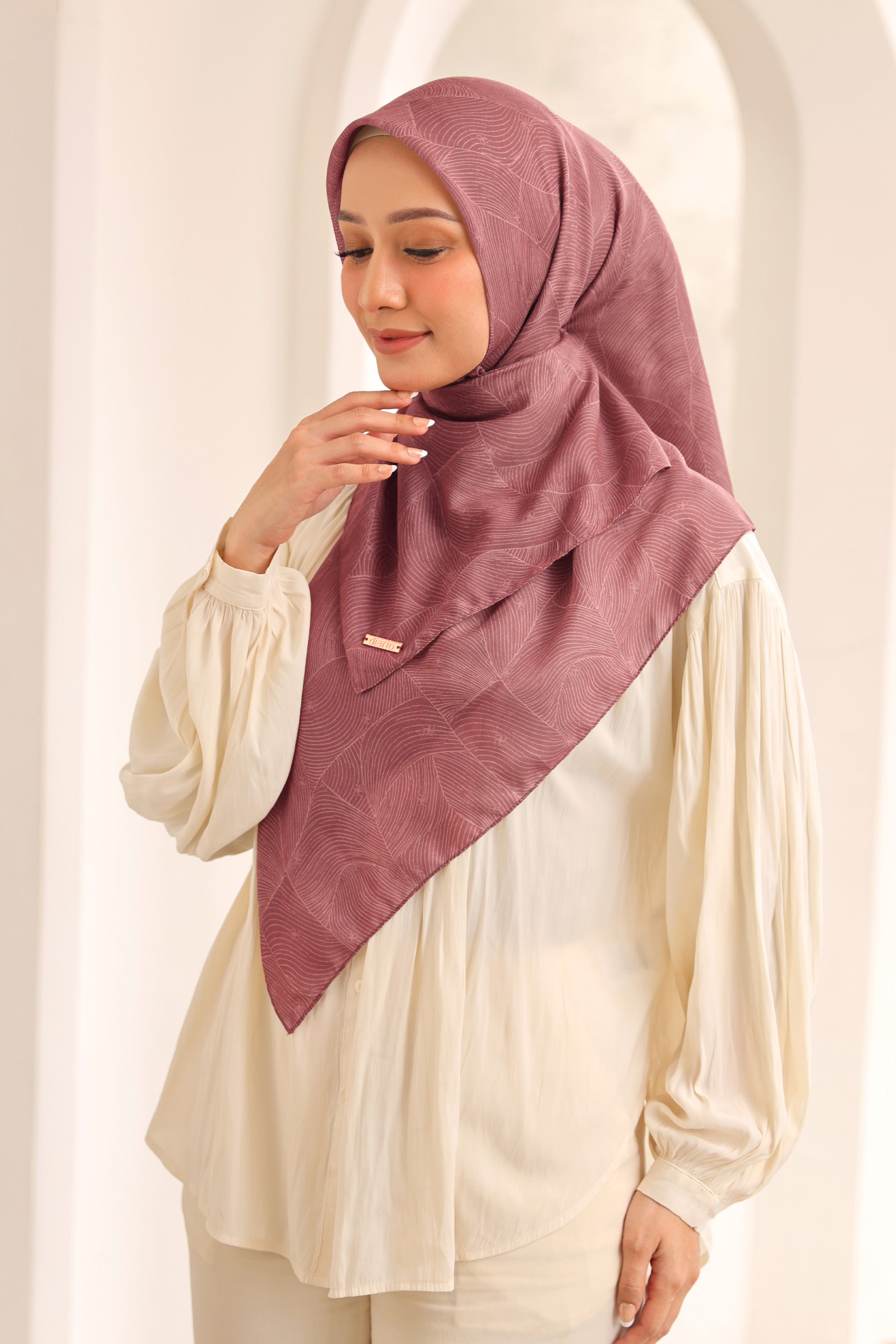 Ultrafine Catlyn Scarf Kerudung Segi Empat