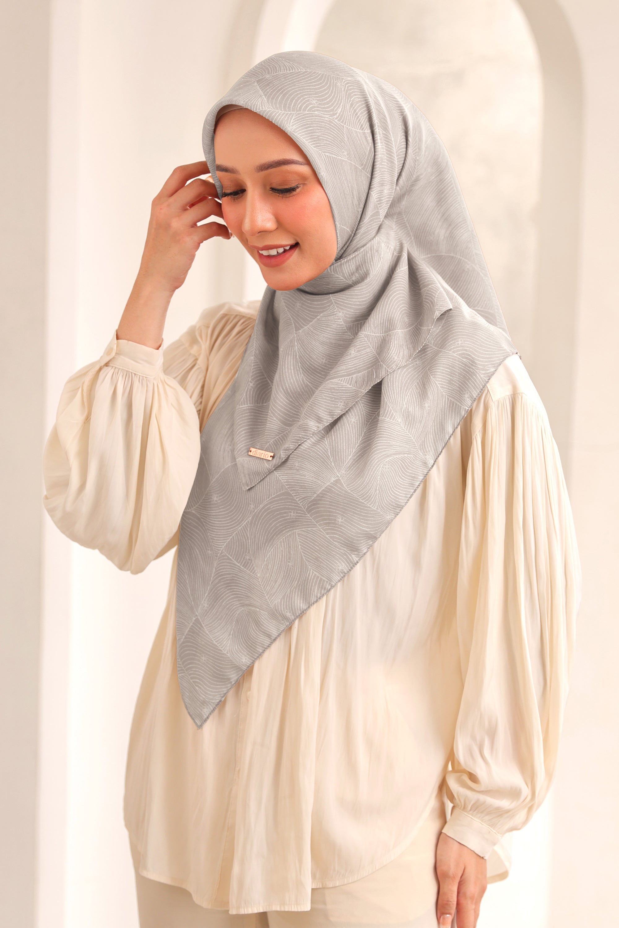 Ultrafine Catlyn Scarf Kerudung Segi Empat