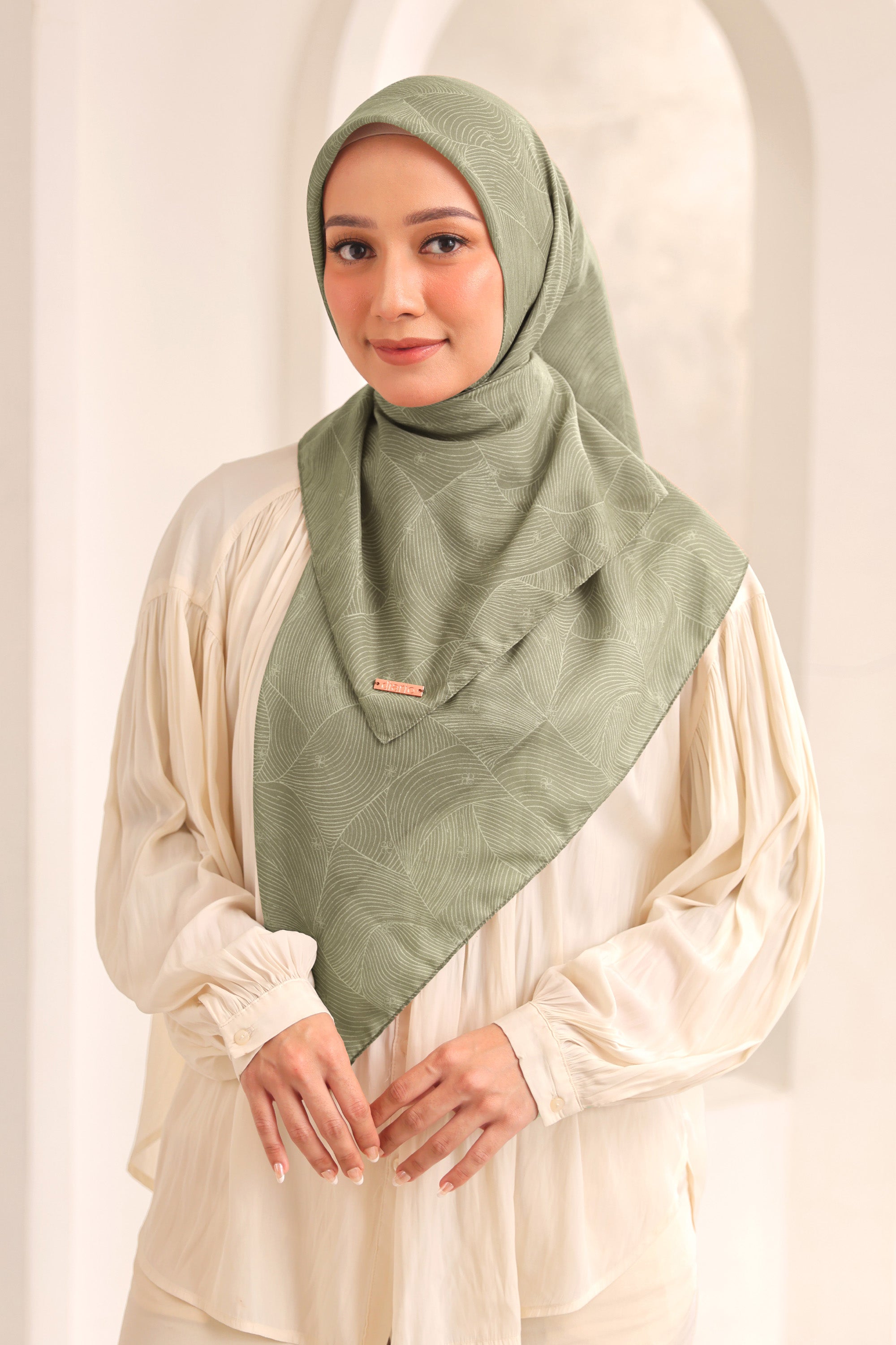Ultrafine Catlyn Scarf Kerudung Segi Empat