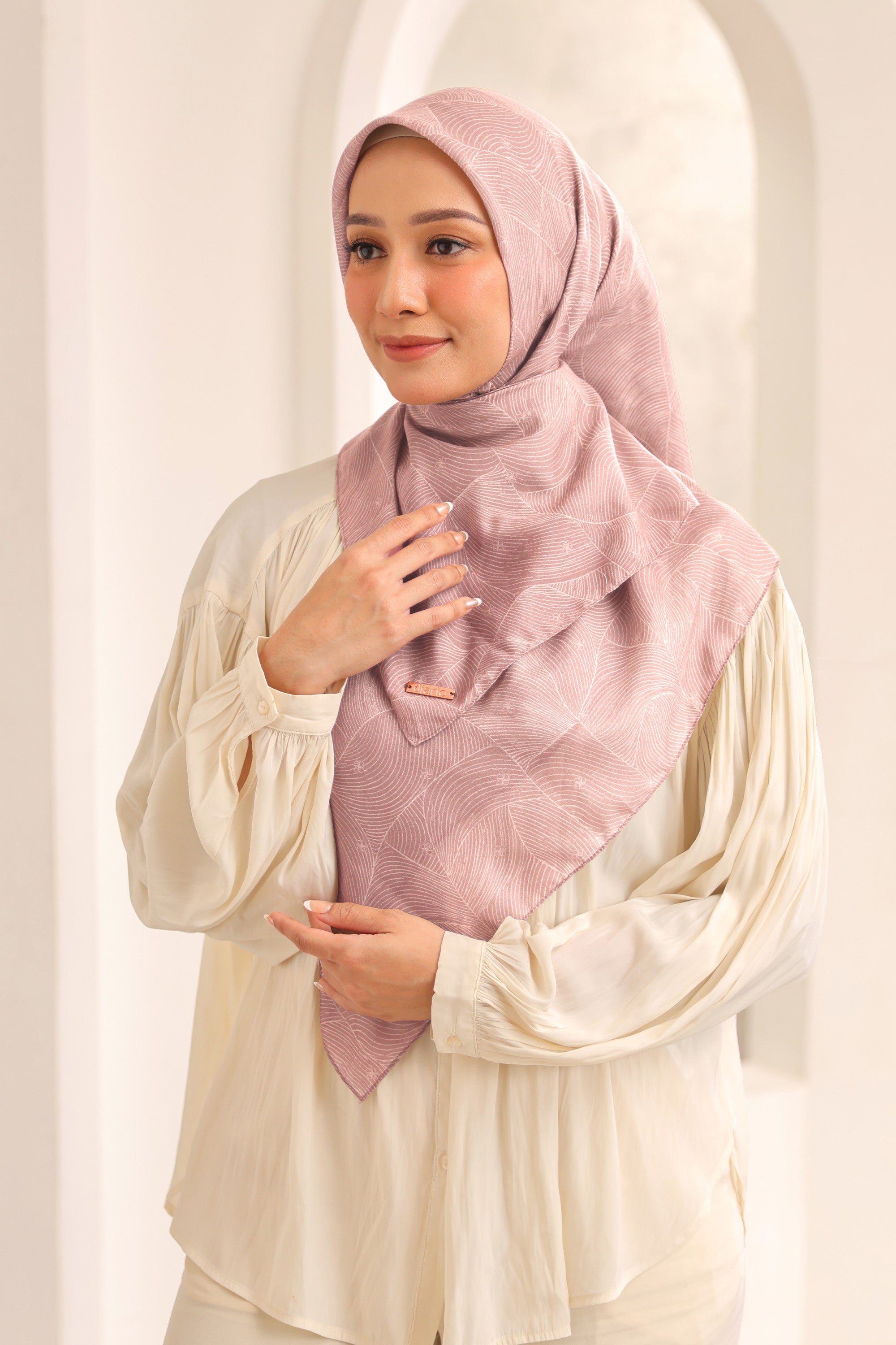 Ultrafine Catlyn Scarf Kerudung Segi Empat