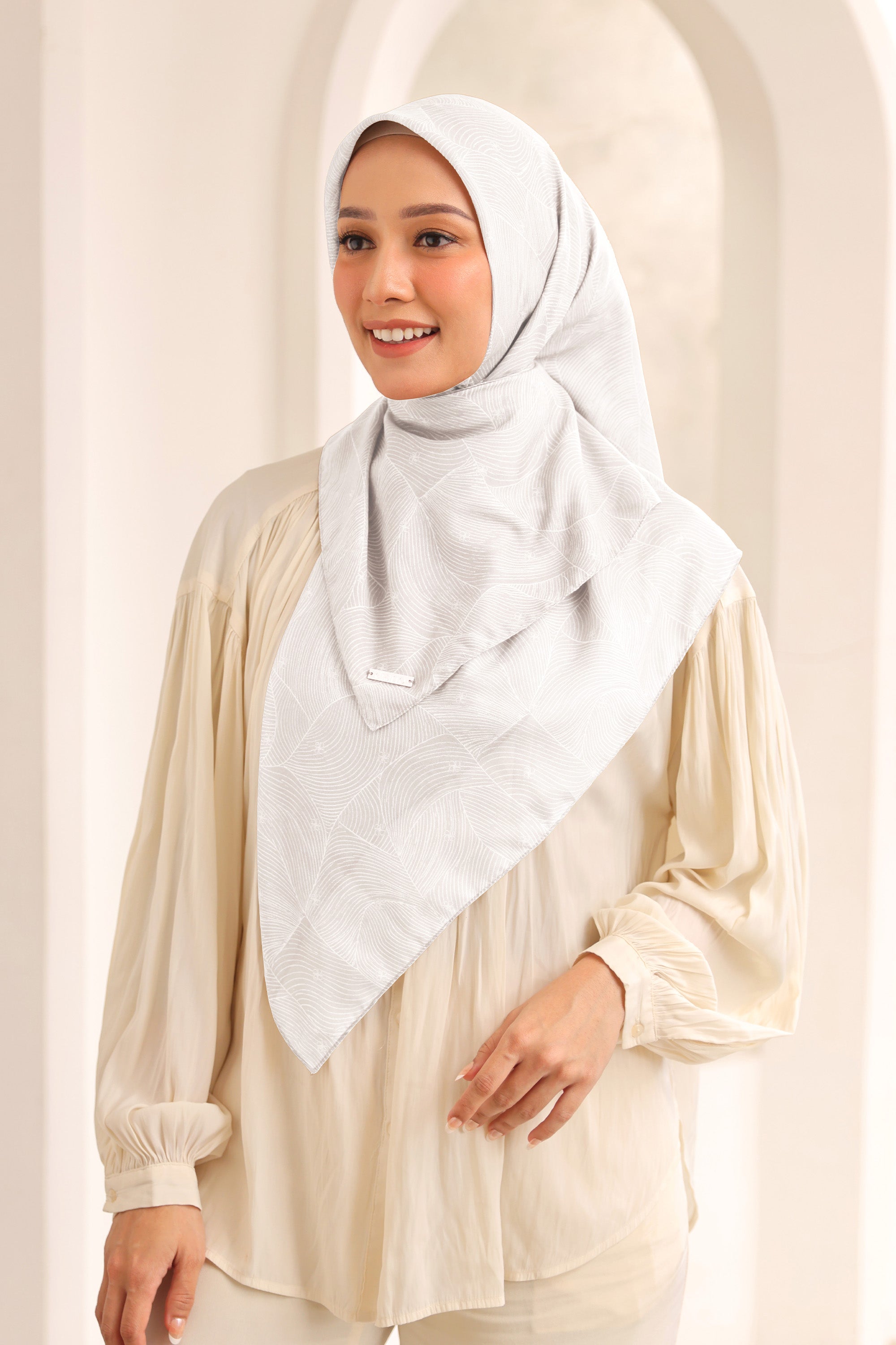 Ultrafine Catlyn Scarf Kerudung Segi Empat