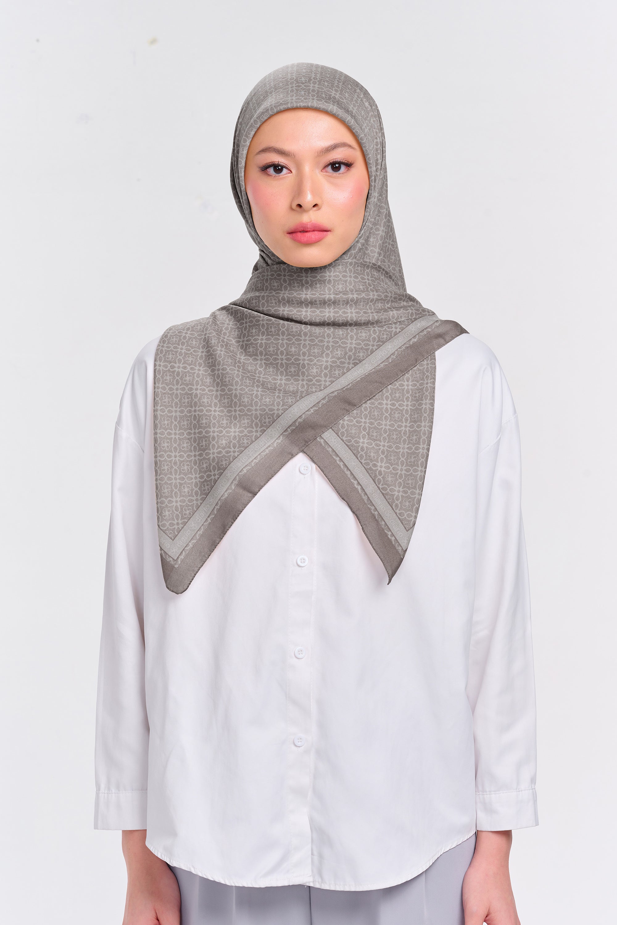 Ultrafine Chelsea Scarf Kerudung Segi Empat