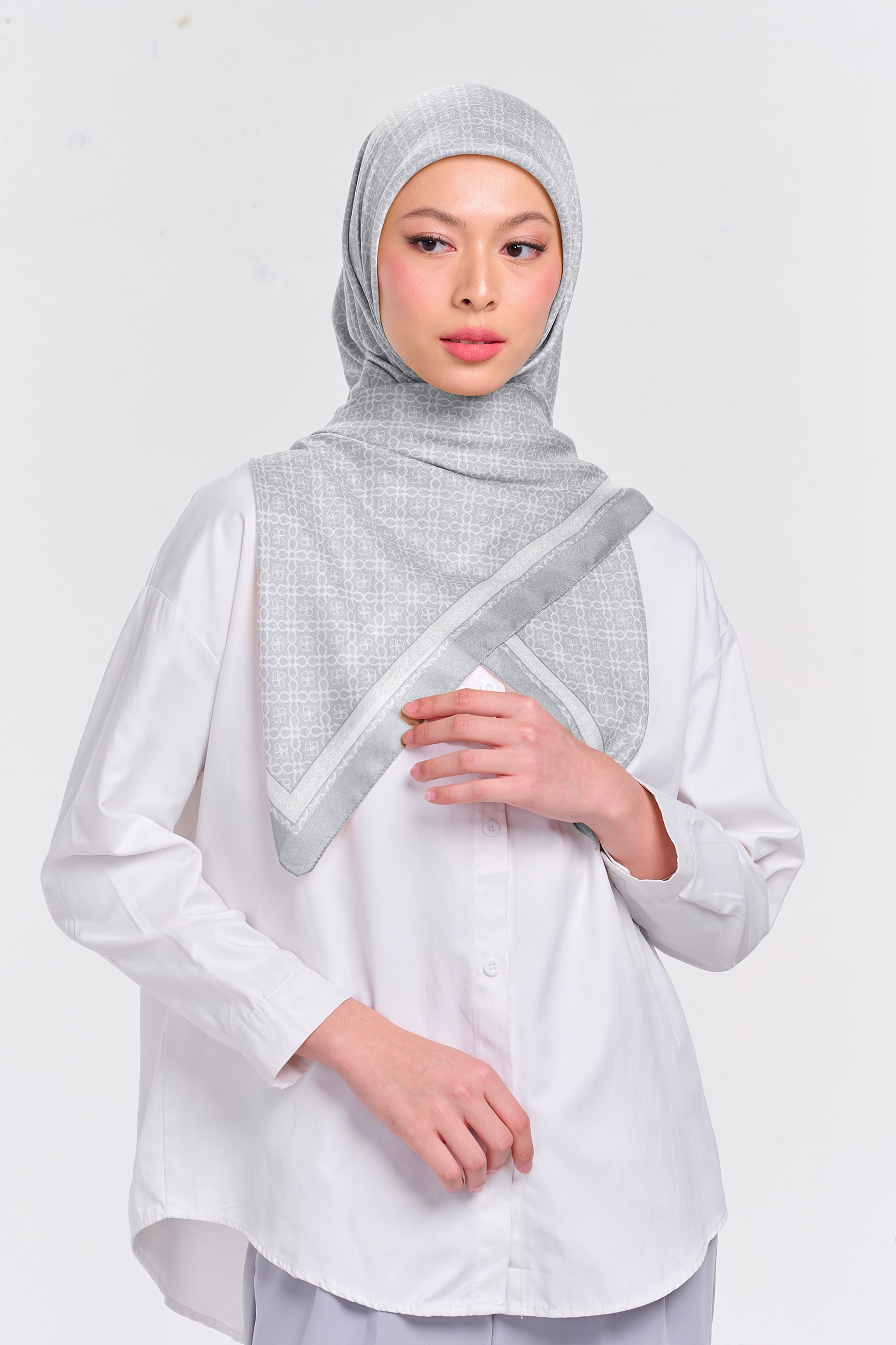 Ultrafine Chelsea Scarf Kerudung Segi Empat