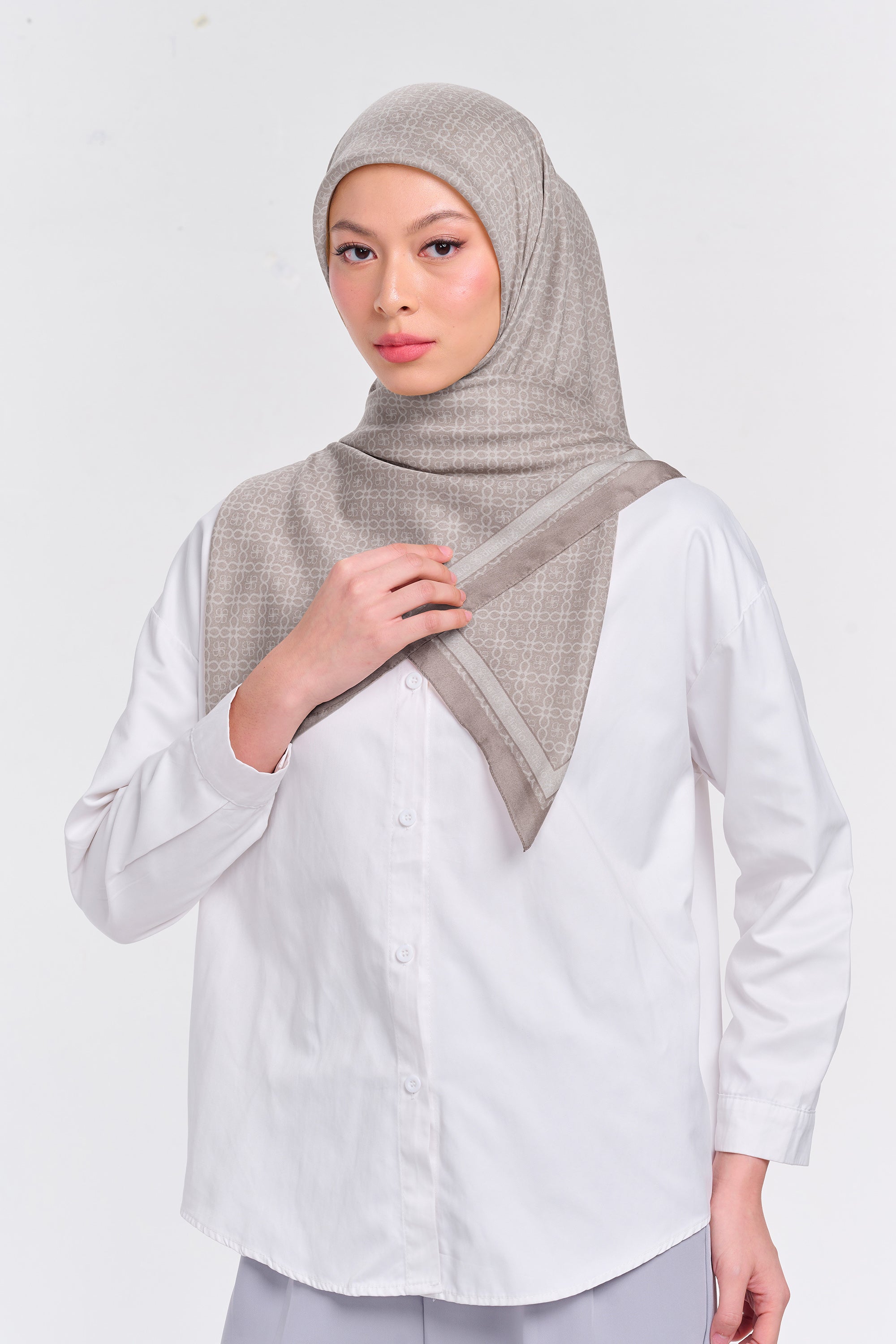 Ultrafine Chelsea Scarf Kerudung Segi Empat