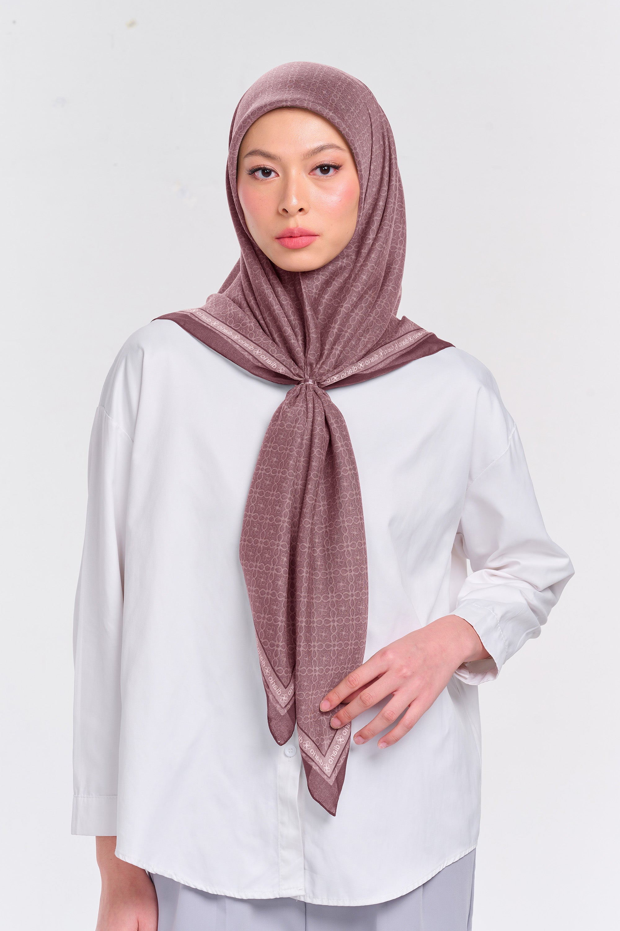 Ultrafine Chelsea Scarf Kerudung Segi Empat