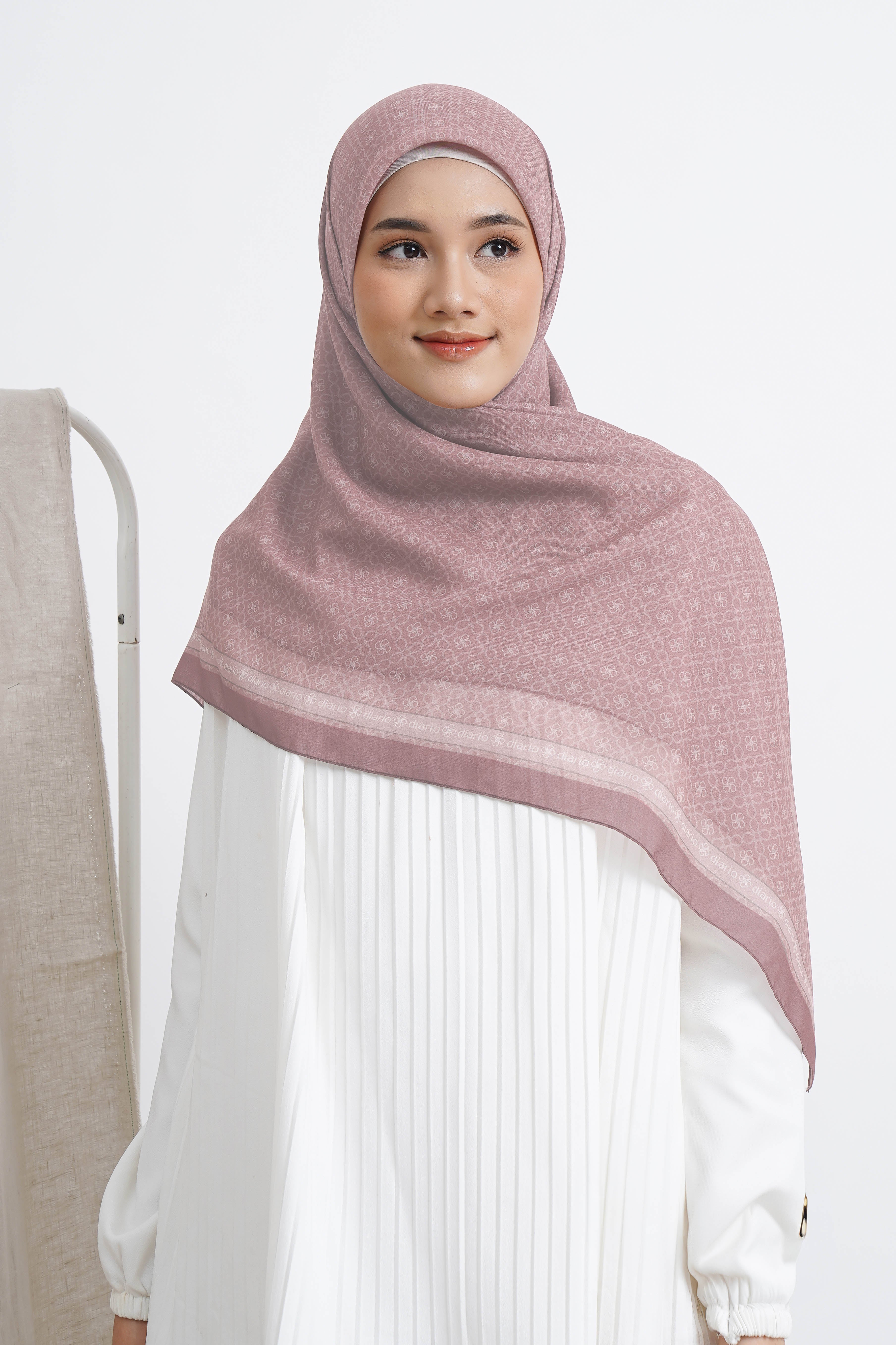 Ultrafine Chelsea Scarf Kerudung Segi Empat