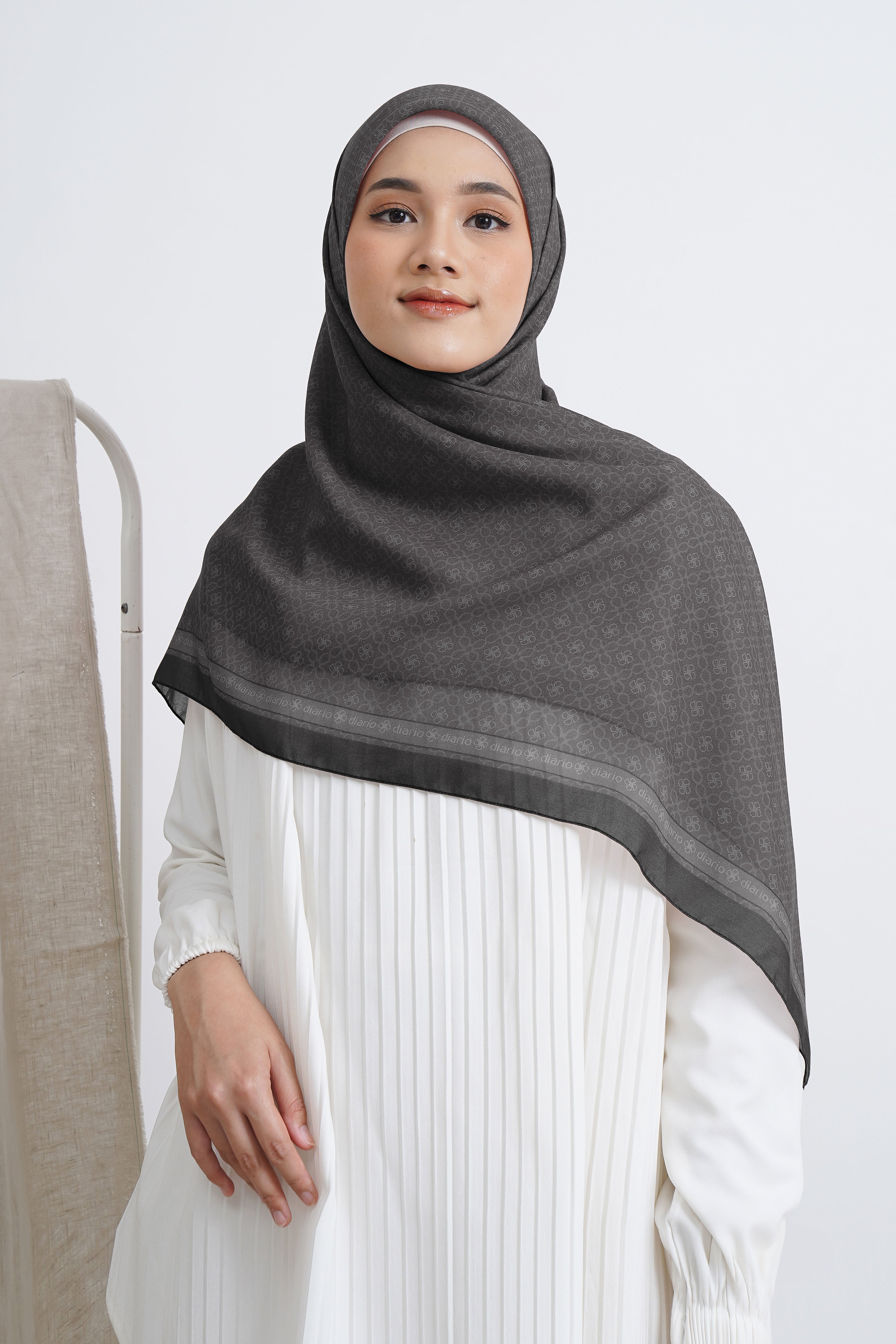 Ultrafine Chelsea Scarf Kerudung Segi Empat