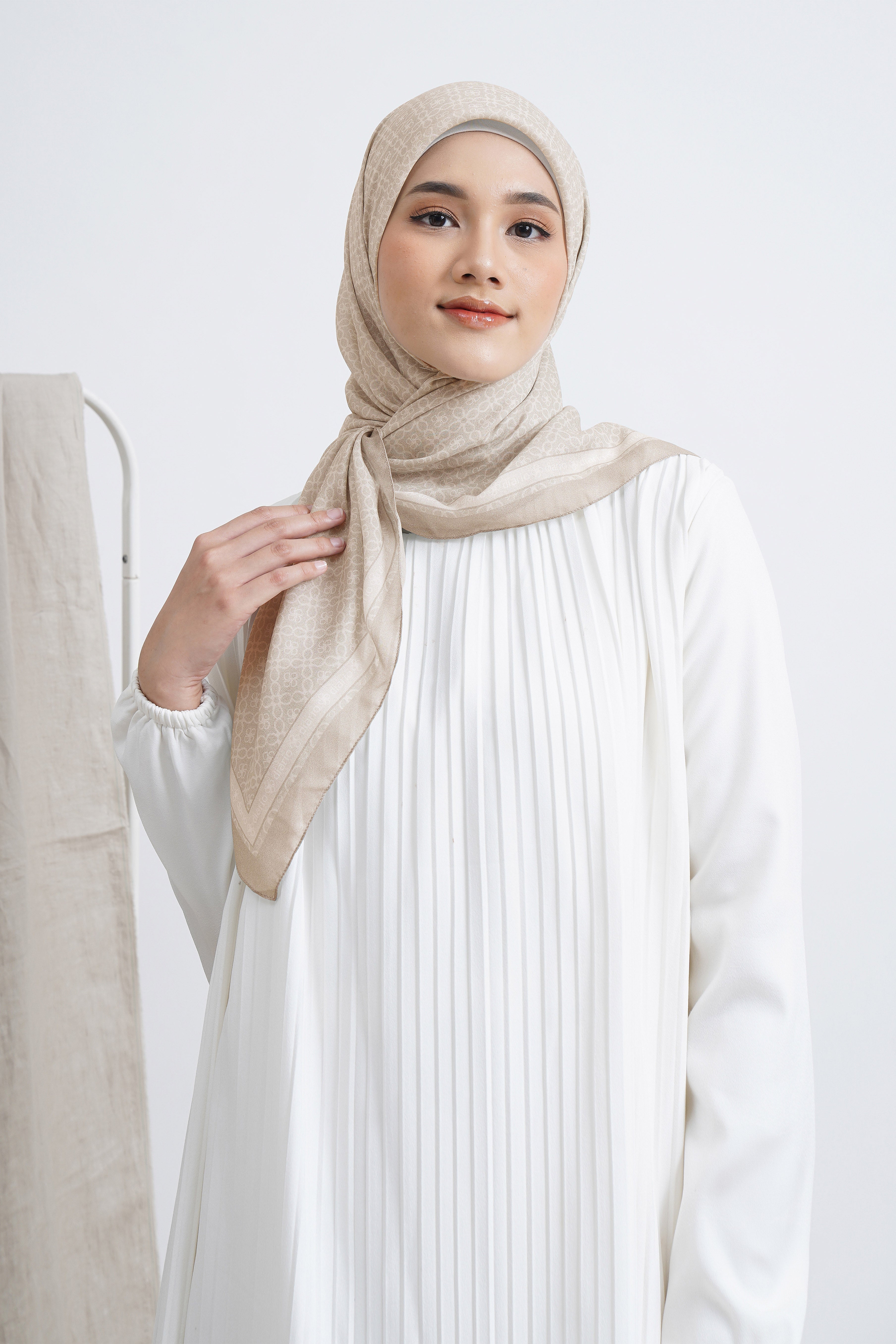 Ultrafine Chelsea Scarf Kerudung Segi Empat
