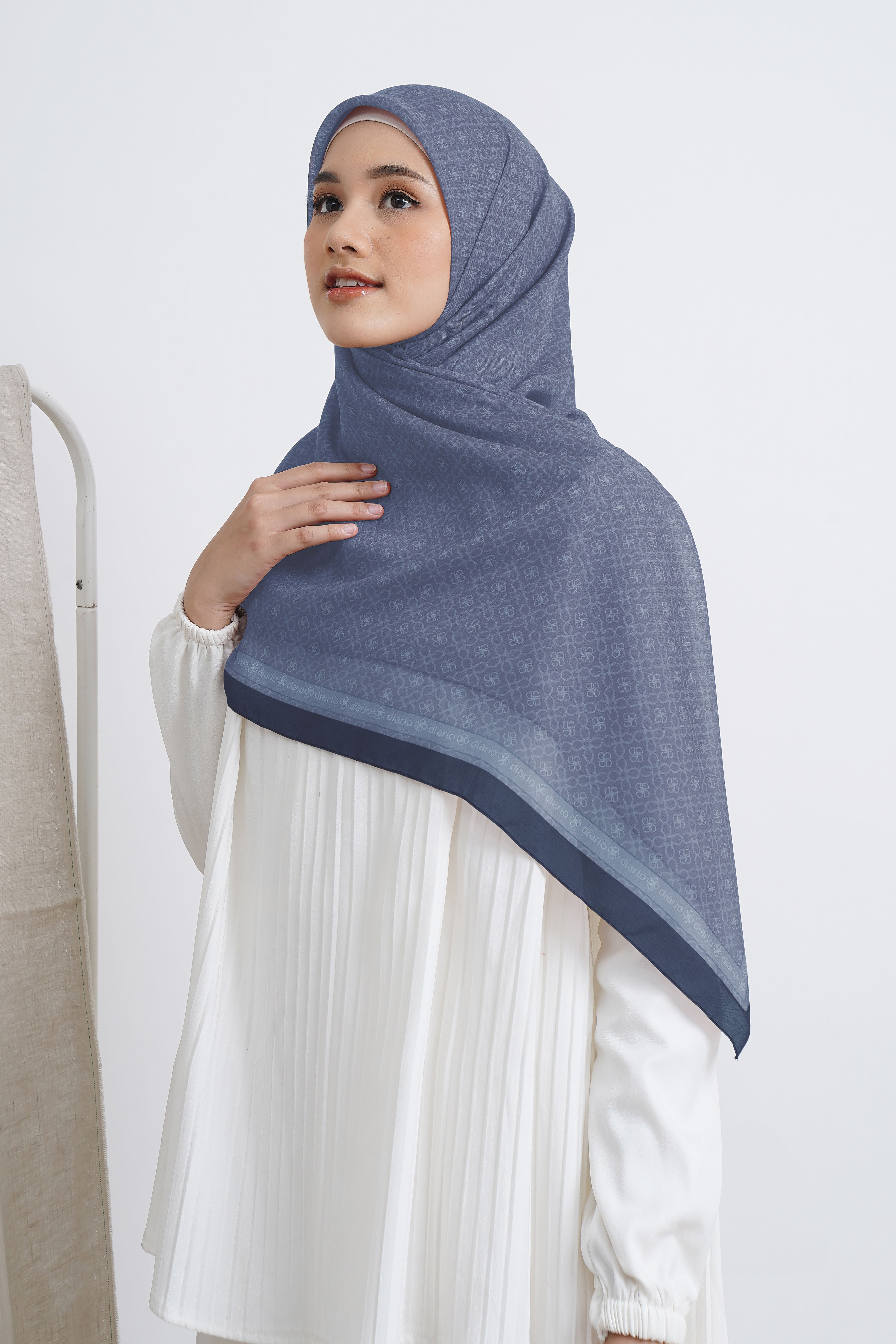 Ultrafine Chelsea Scarf Kerudung Segi Empat