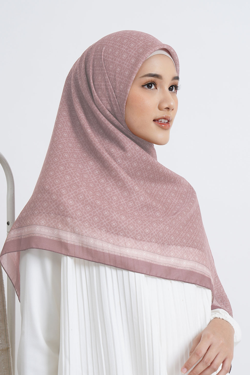 Ultrafine Chelsea Scarf Kerudung Segi Empat