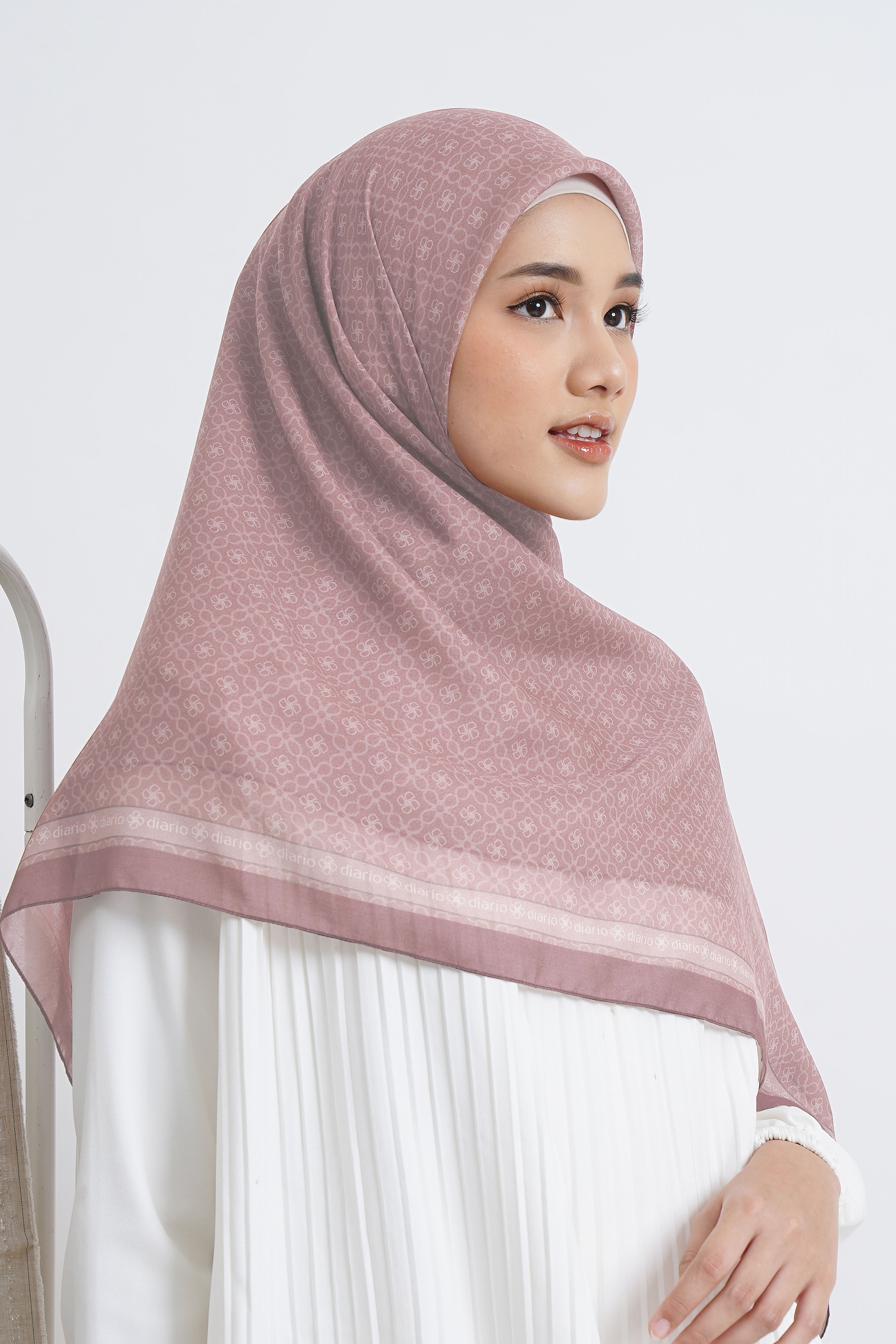 Ultrafine Chelsea Scarf Kerudung Segi Empat