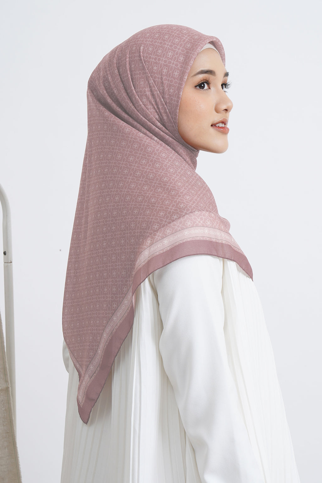 Ultrafine Chelsea Scarf Kerudung Segi Empat