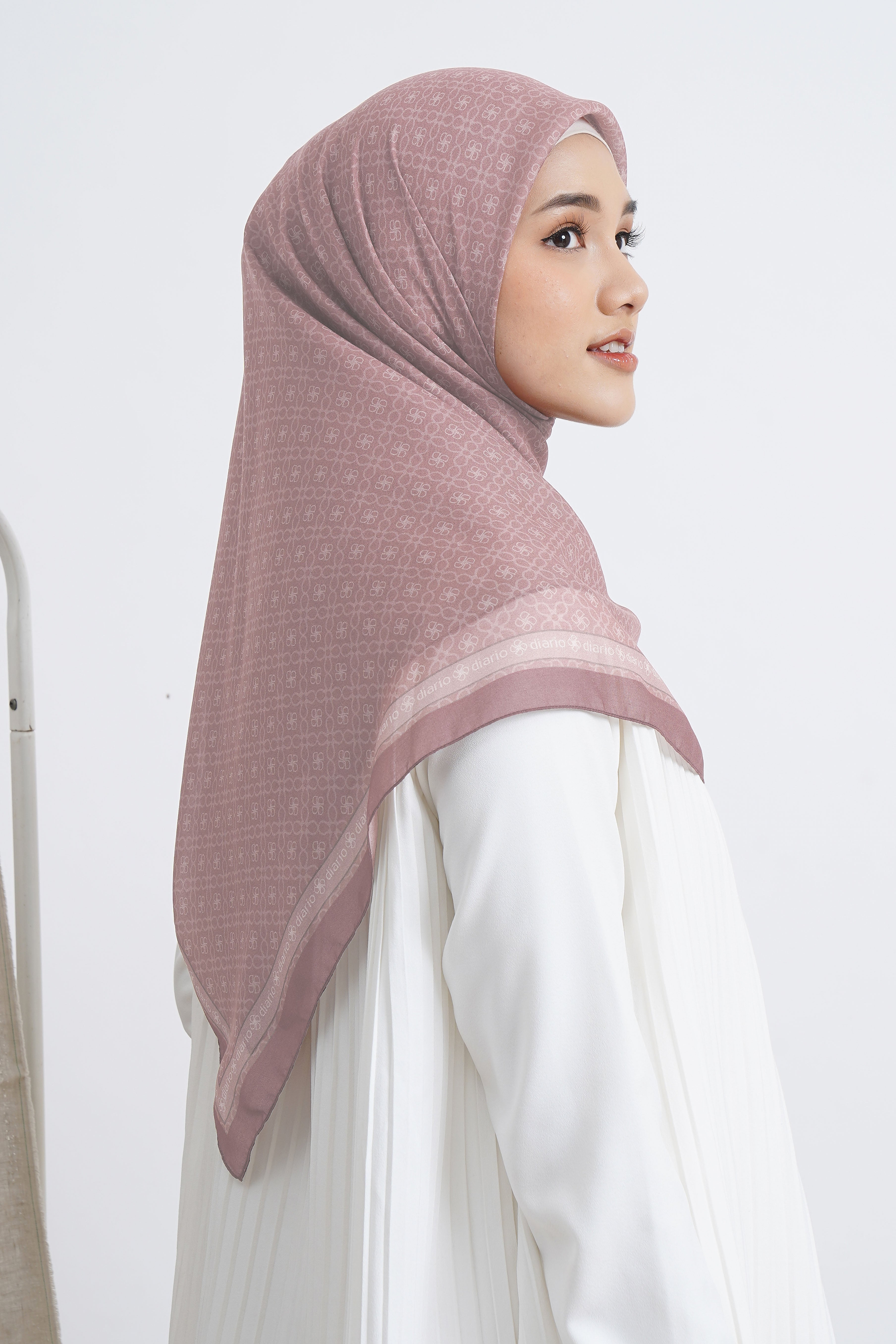 Ultrafine Chelsea Scarf Kerudung Segi Empat