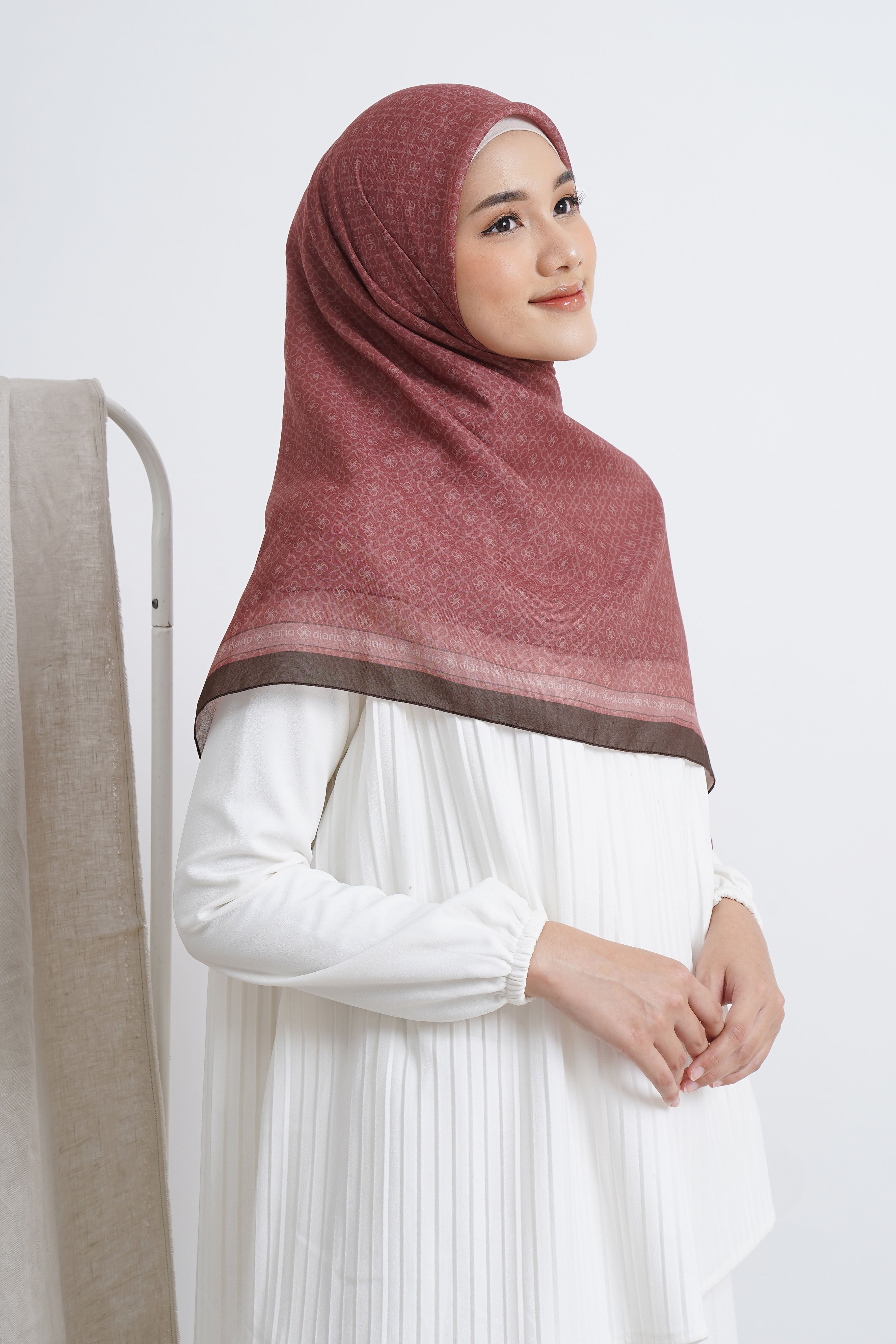 Ultrafine Chelsea Scarf Kerudung Segi Empat