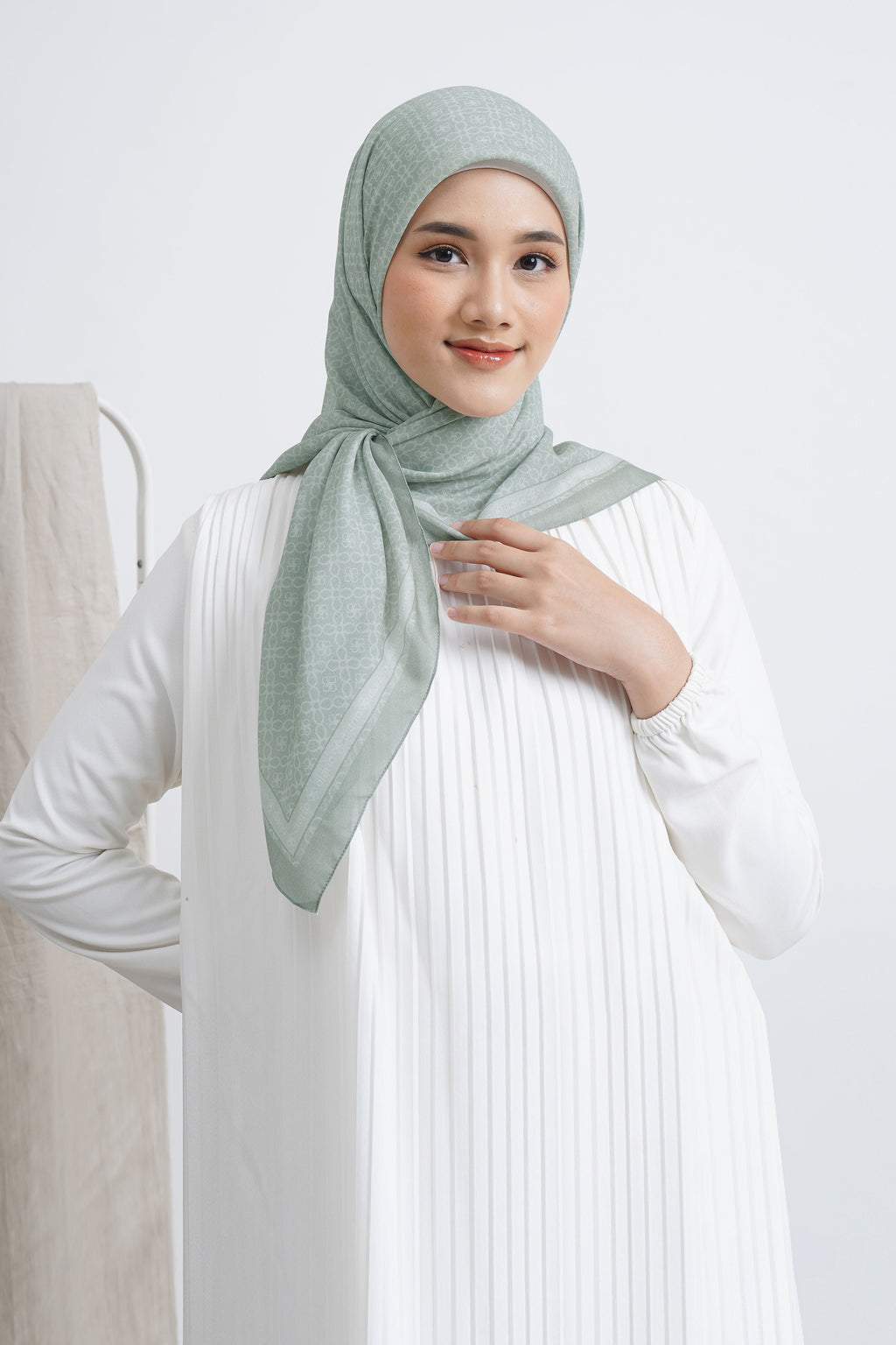 Ultrafine Chelsea Scarf Kerudung Segi Empat