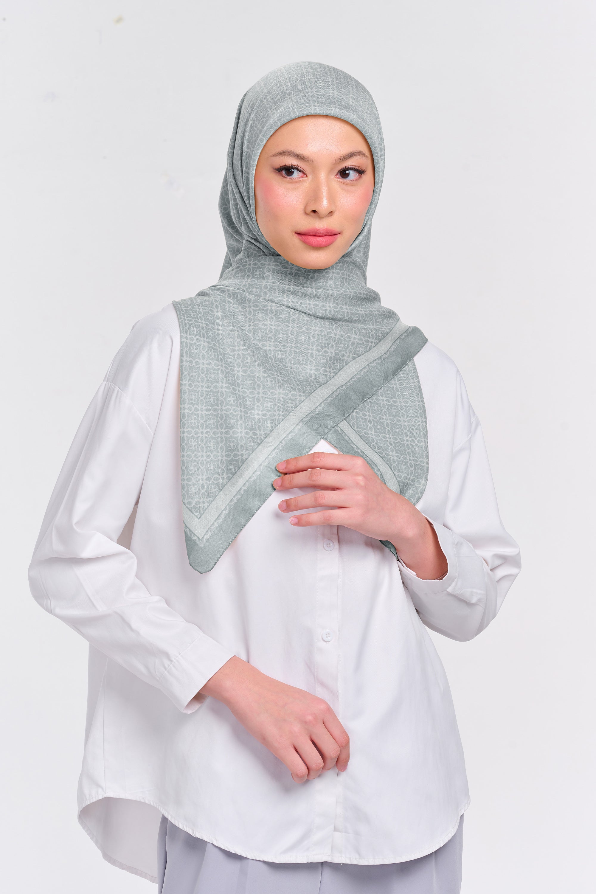 Ultrafine Chelsea Scarf Kerudung Segi Empat