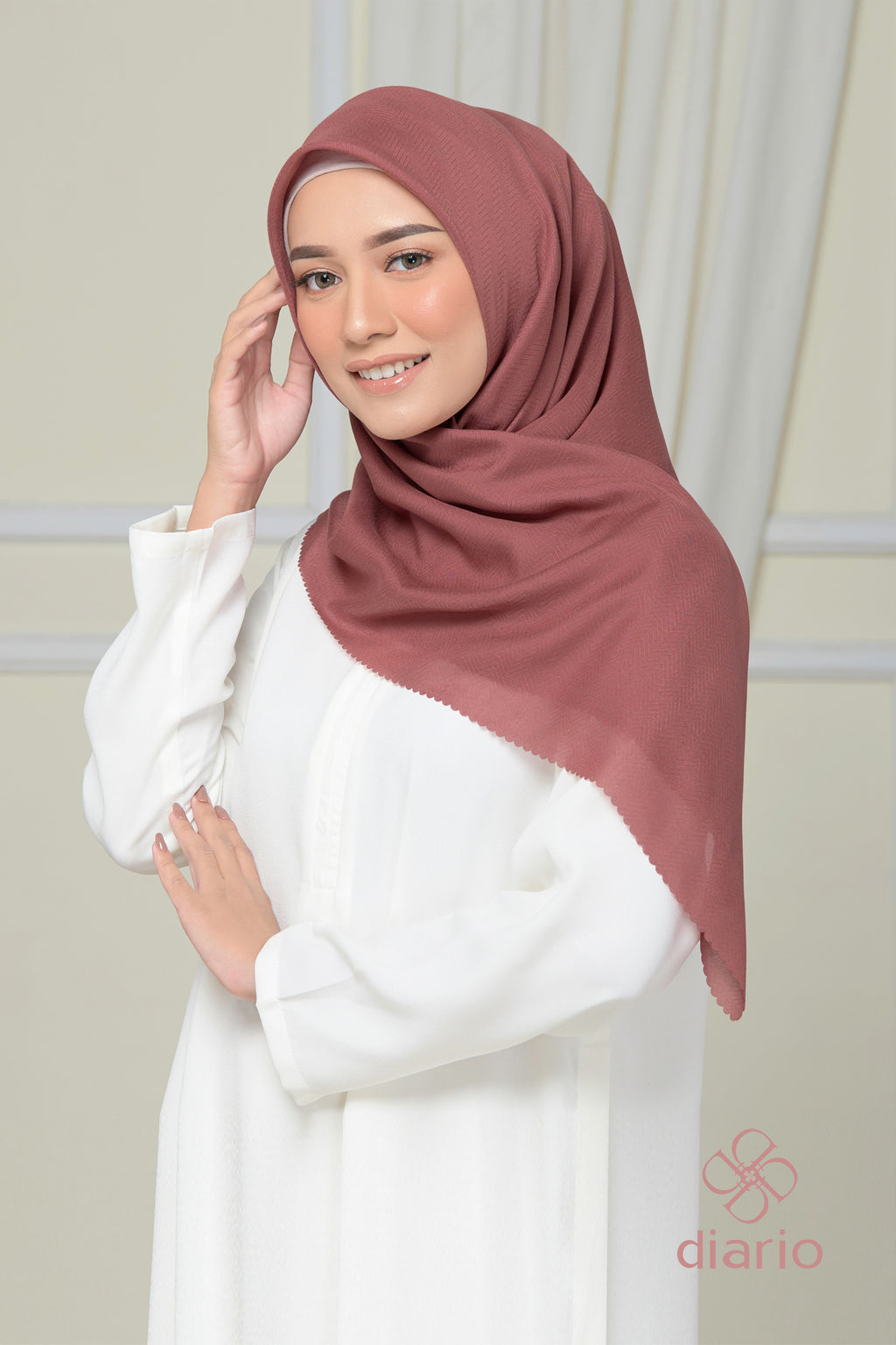 Diario - Kerudung Segi Empat Chevron Plain Scarf