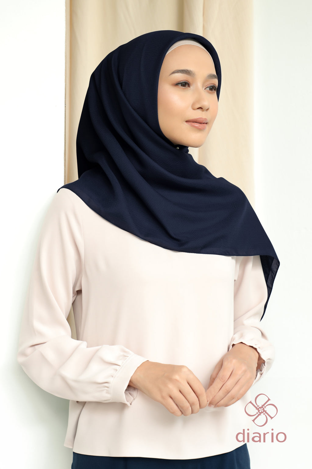 Diario - Kerudung Segi Empat Chevron Plain Scarf