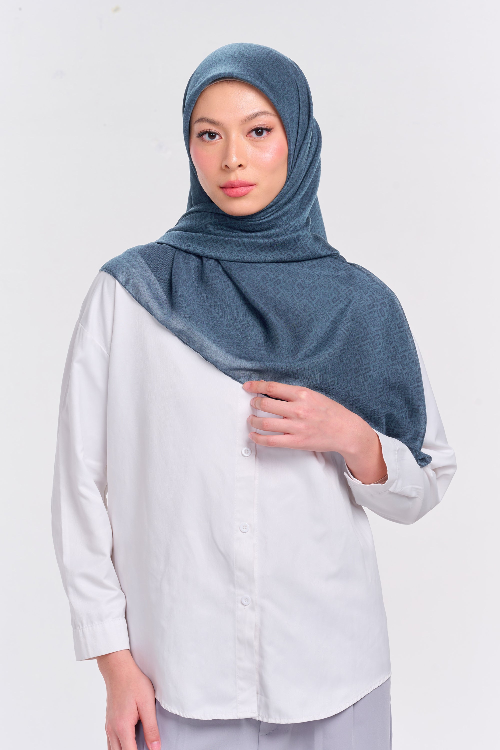 Ultrafine Clara Scarf Kerudung Segi Empat