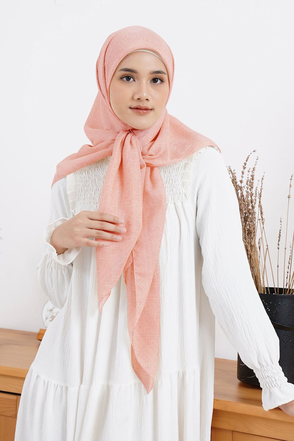 Ultrafine Clara Scarf Kerudung Segi Empat