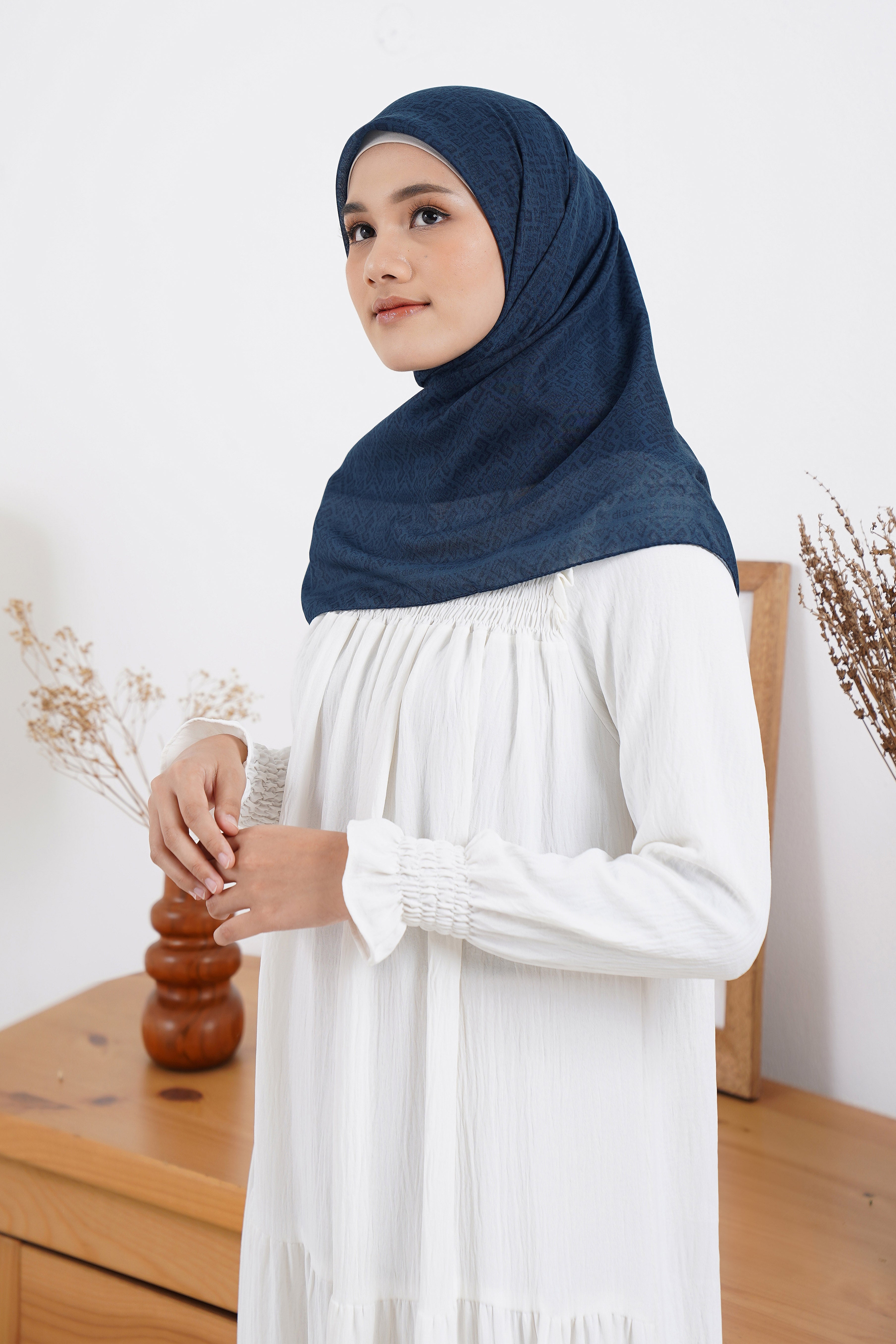 Ultrafine Clara Scarf Kerudung Segi Empat