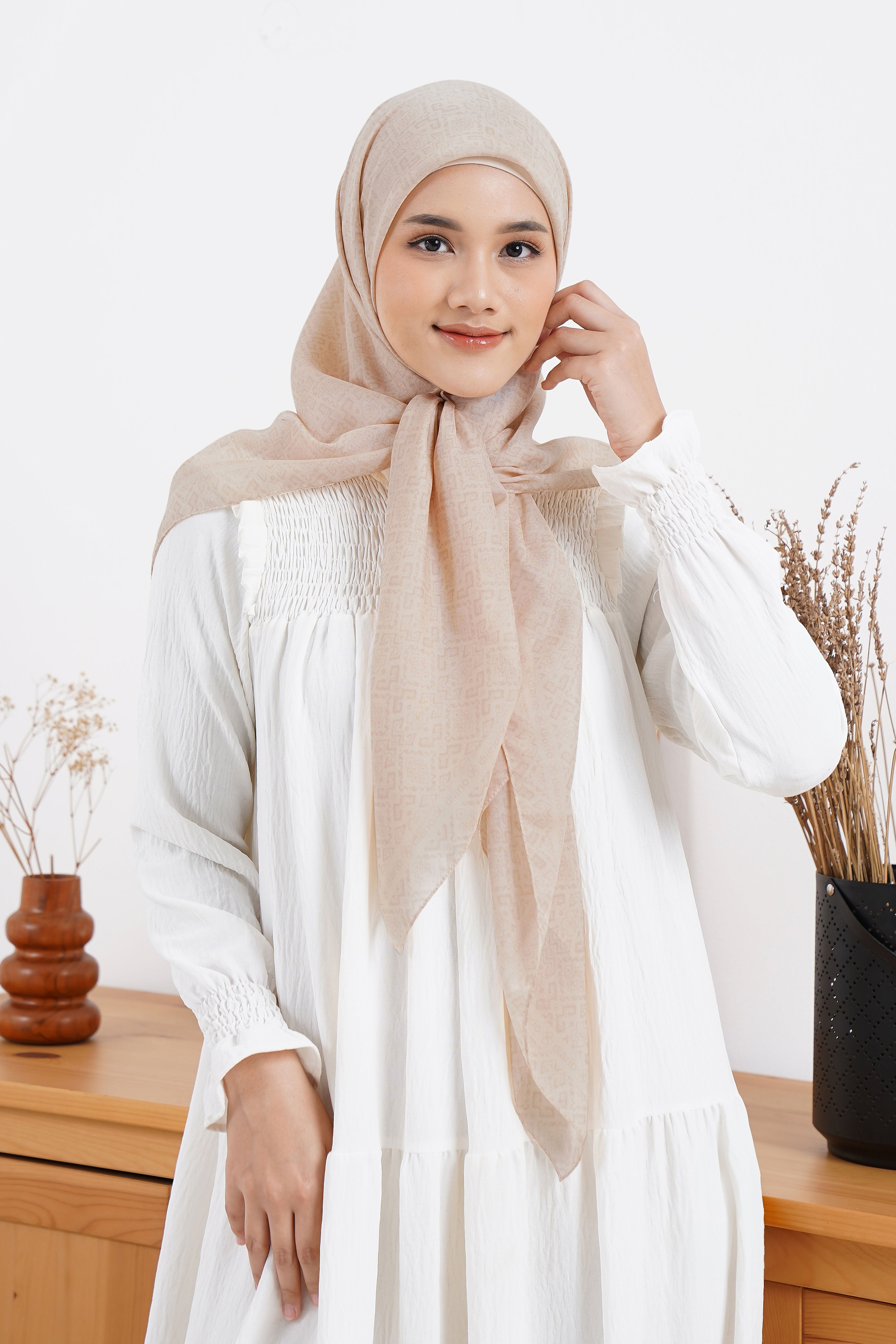 Ultrafine Clara Scarf Kerudung Segi Empat