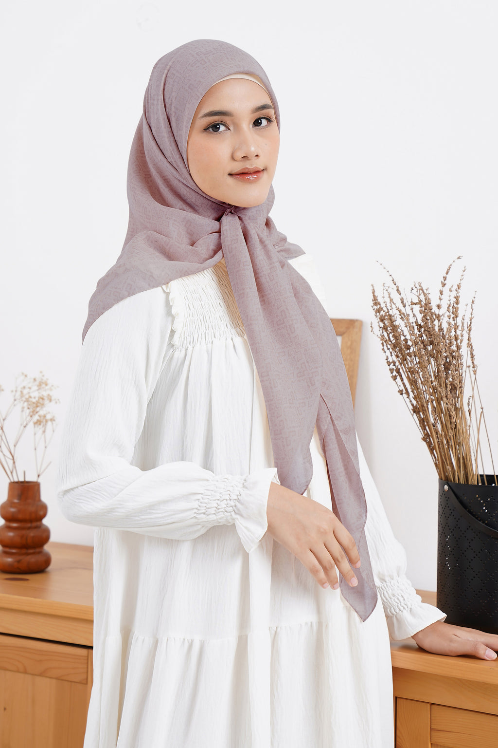 Ultrafine Clara Scarf Kerudung Segi Empat