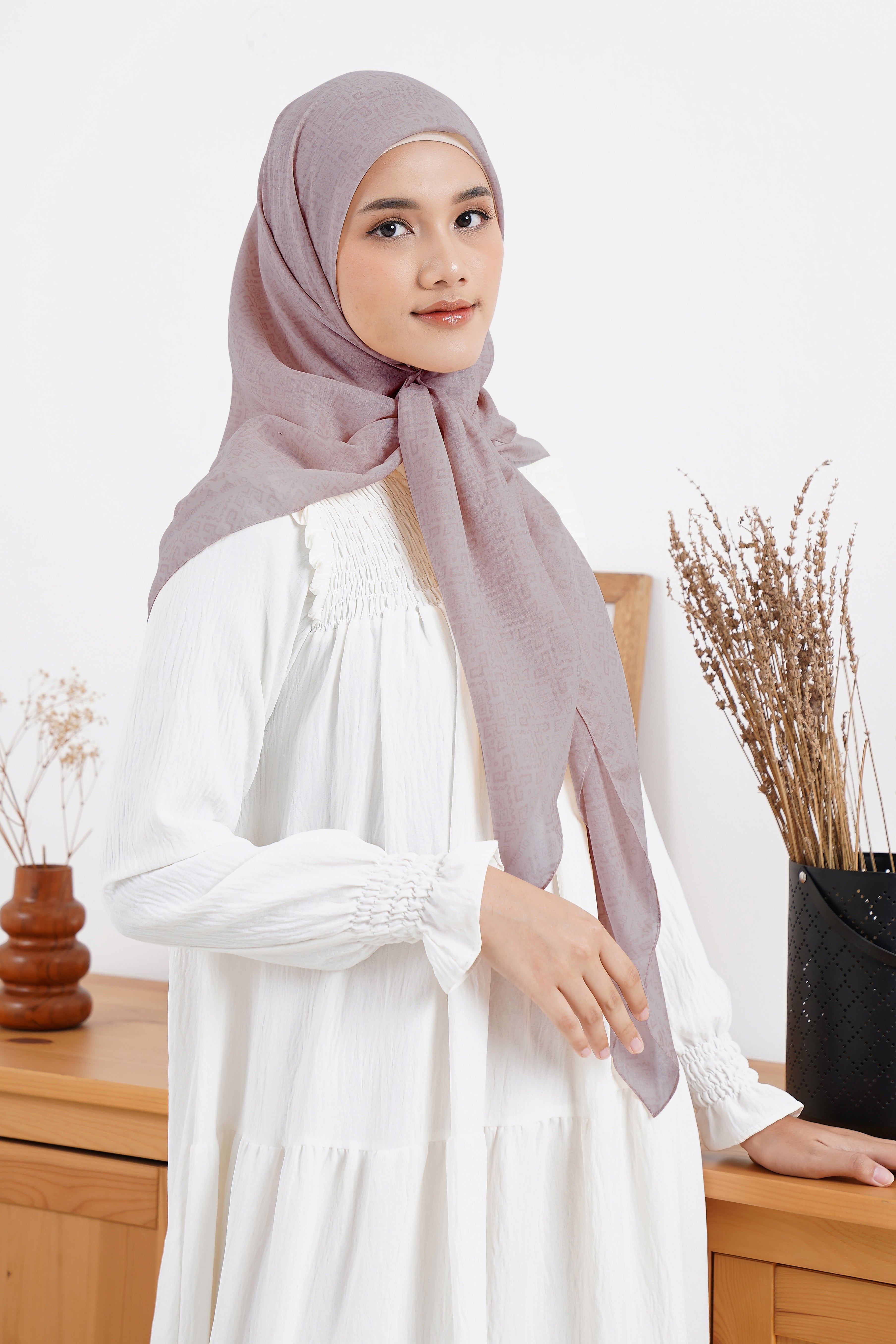 Ultrafine Clara Scarf Kerudung Segi Empat