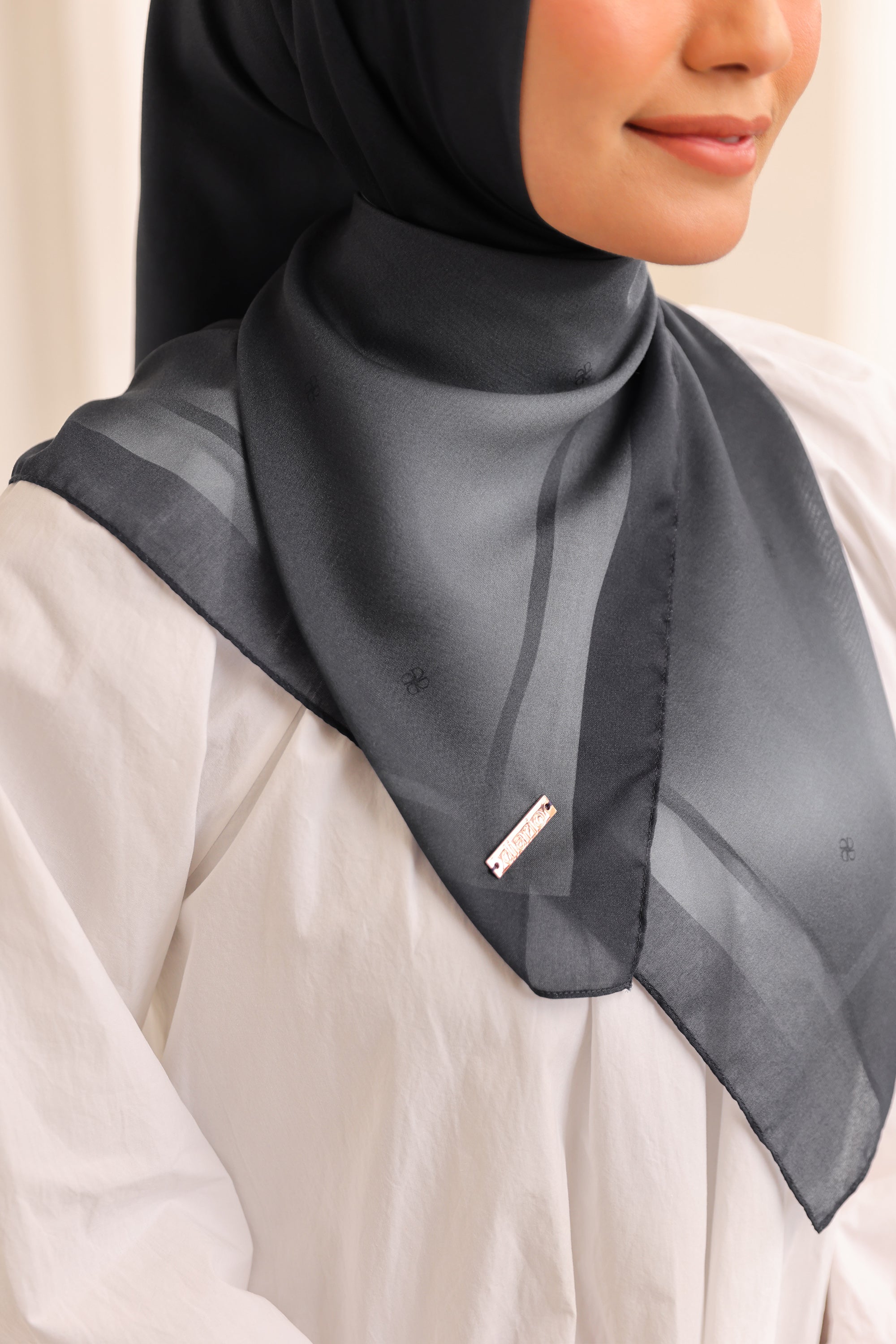 Ultrafine Claudia Scarf Kerudung Segi Empat Series