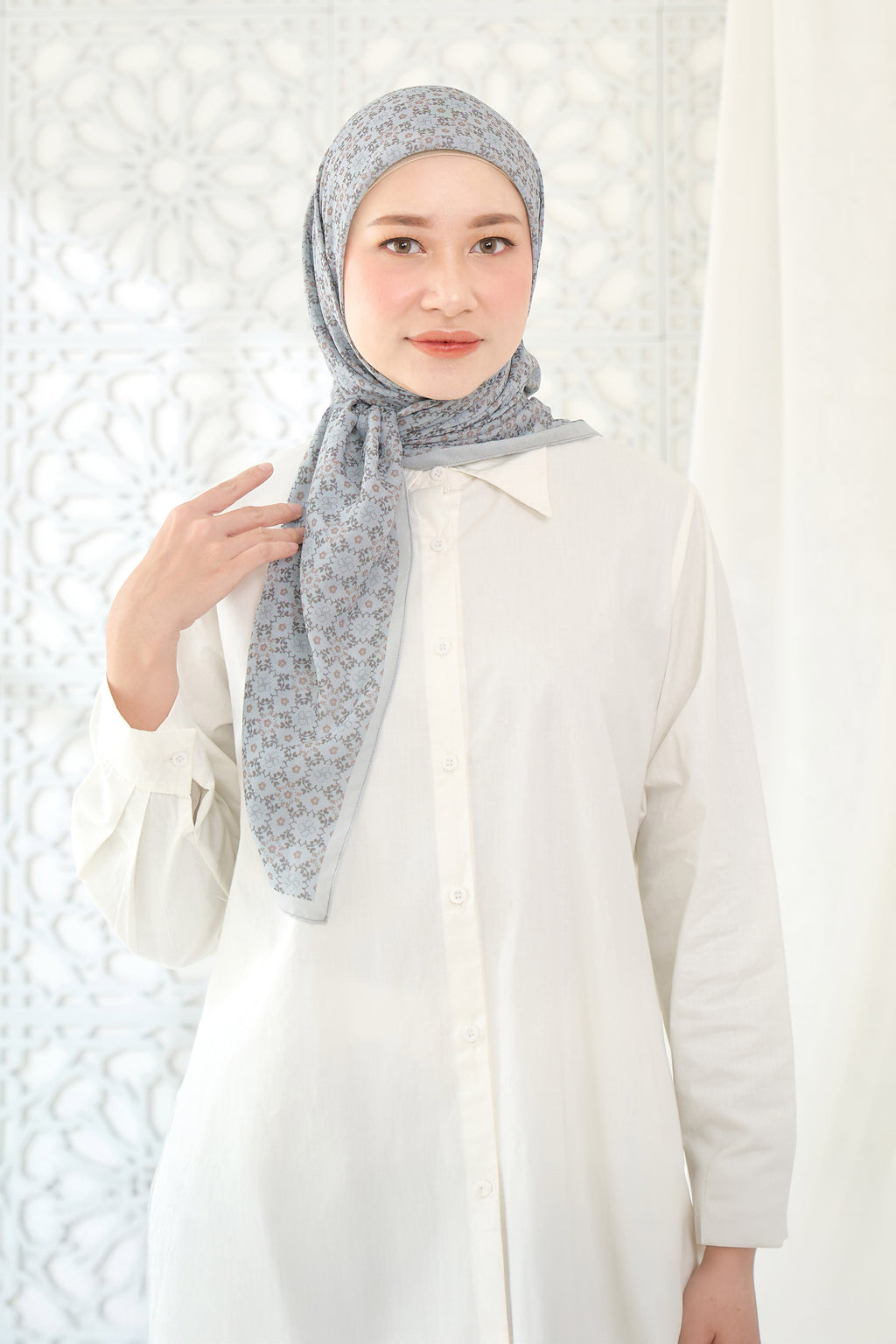 Ultrafine Cynthia Scarf Kerudung Segi Empat