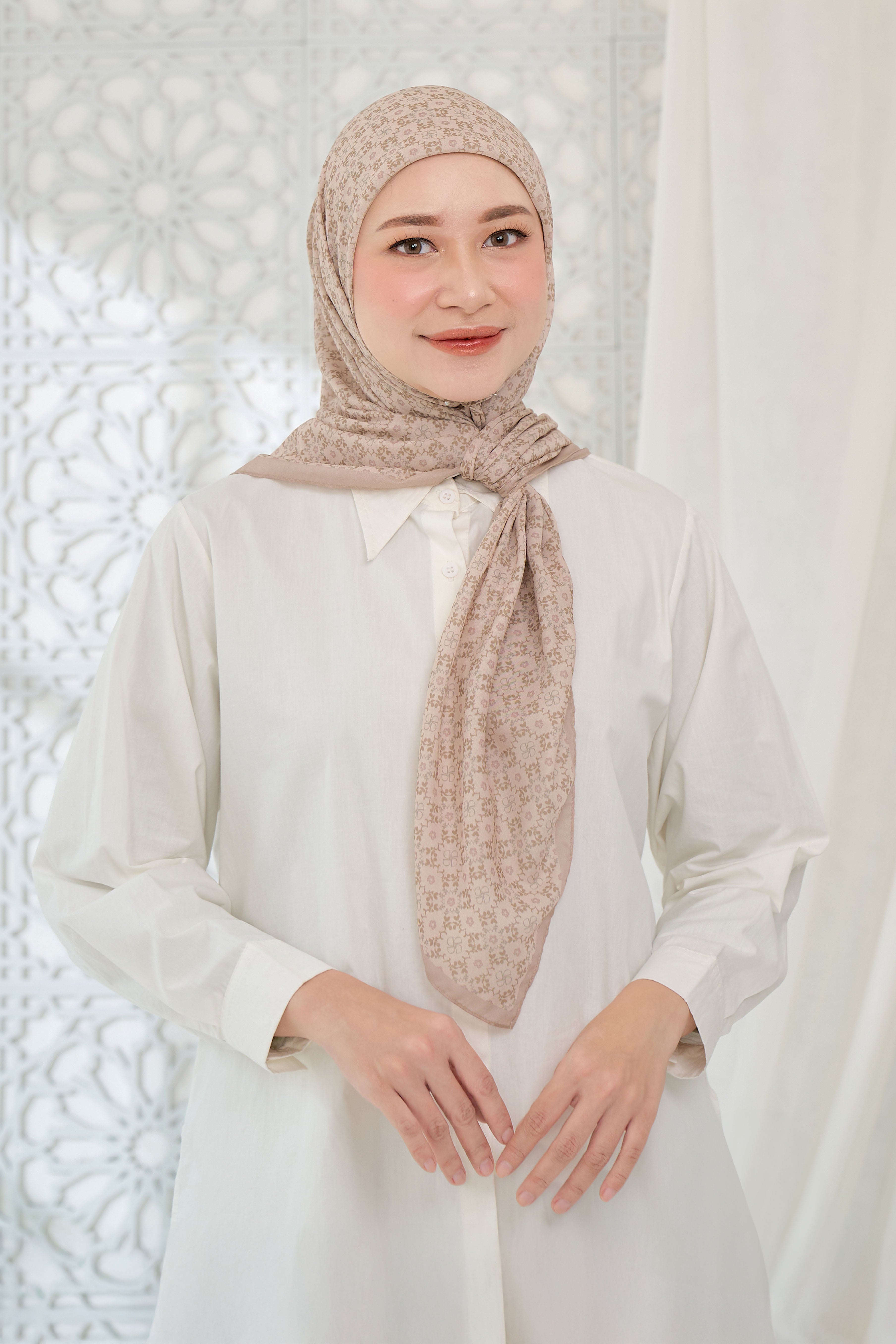Ultrafine Cynthia Scarf Kerudung Segi Empat