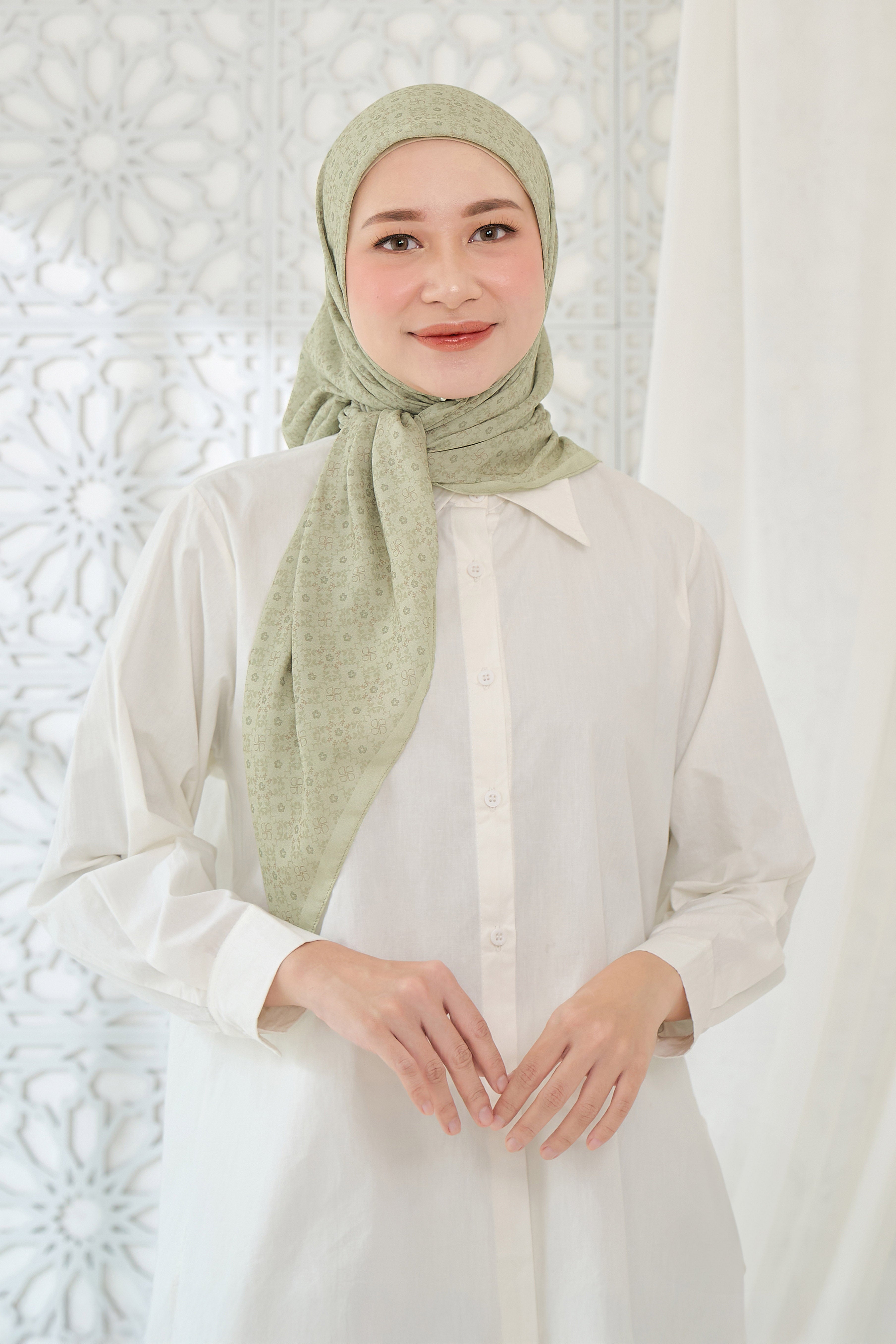 Ultrafine Cynthia Scarf Kerudung Segi Empat