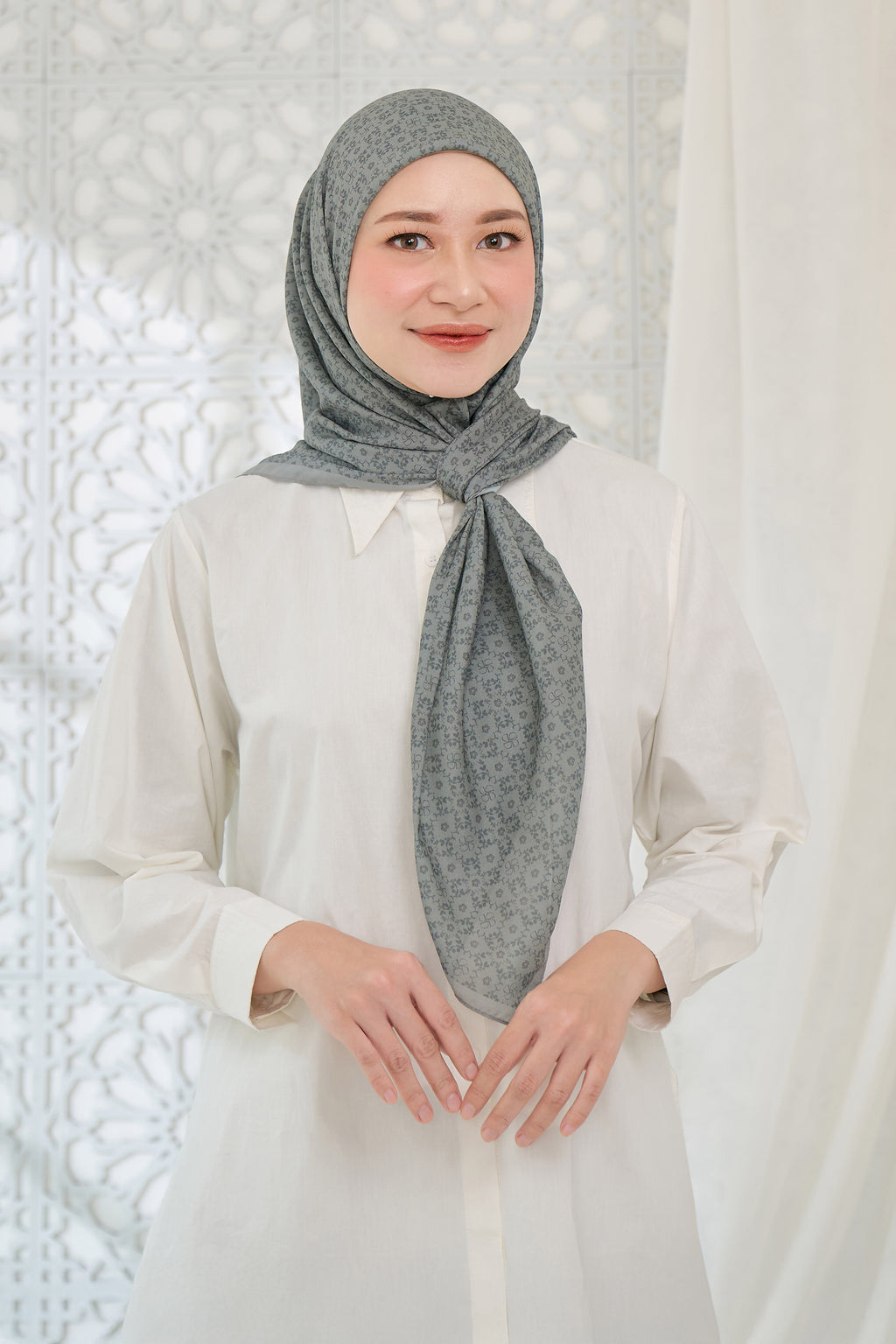 Ultrafine Cynthia Scarf Kerudung Segi Empat