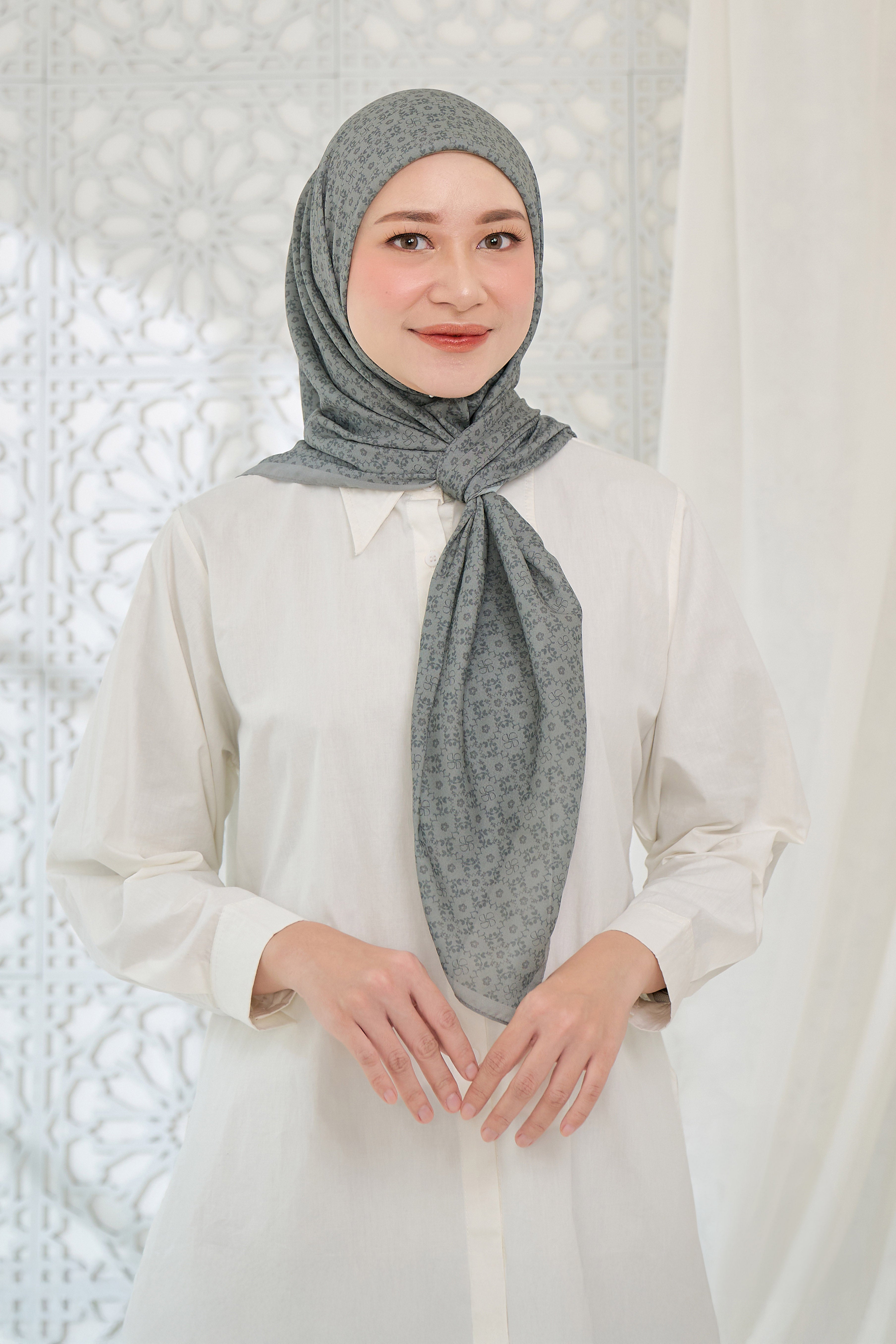 Ultrafine Cynthia Scarf Kerudung Segi Empat
