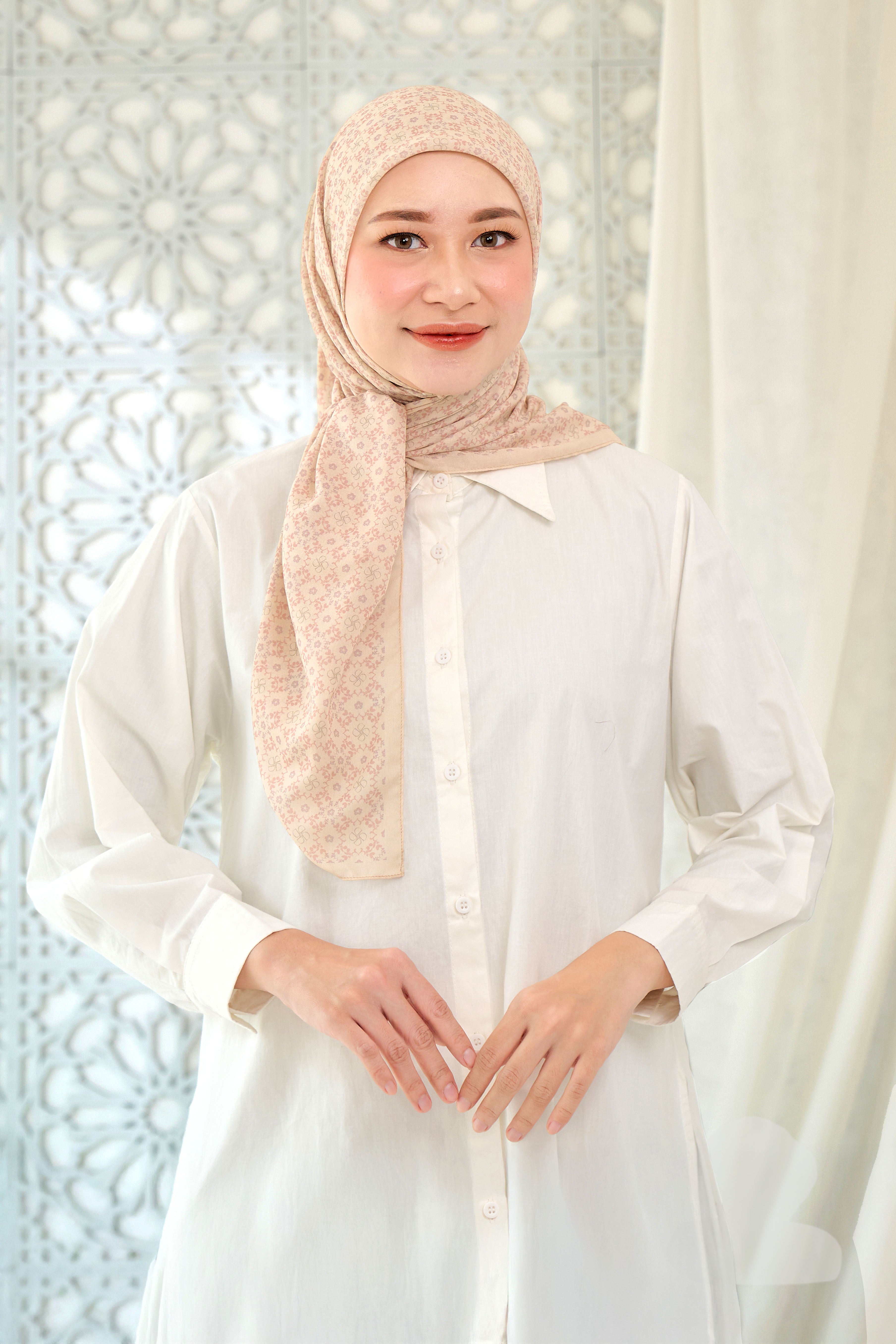 Ultrafine Cynthia Scarf Kerudung Segi Empat
