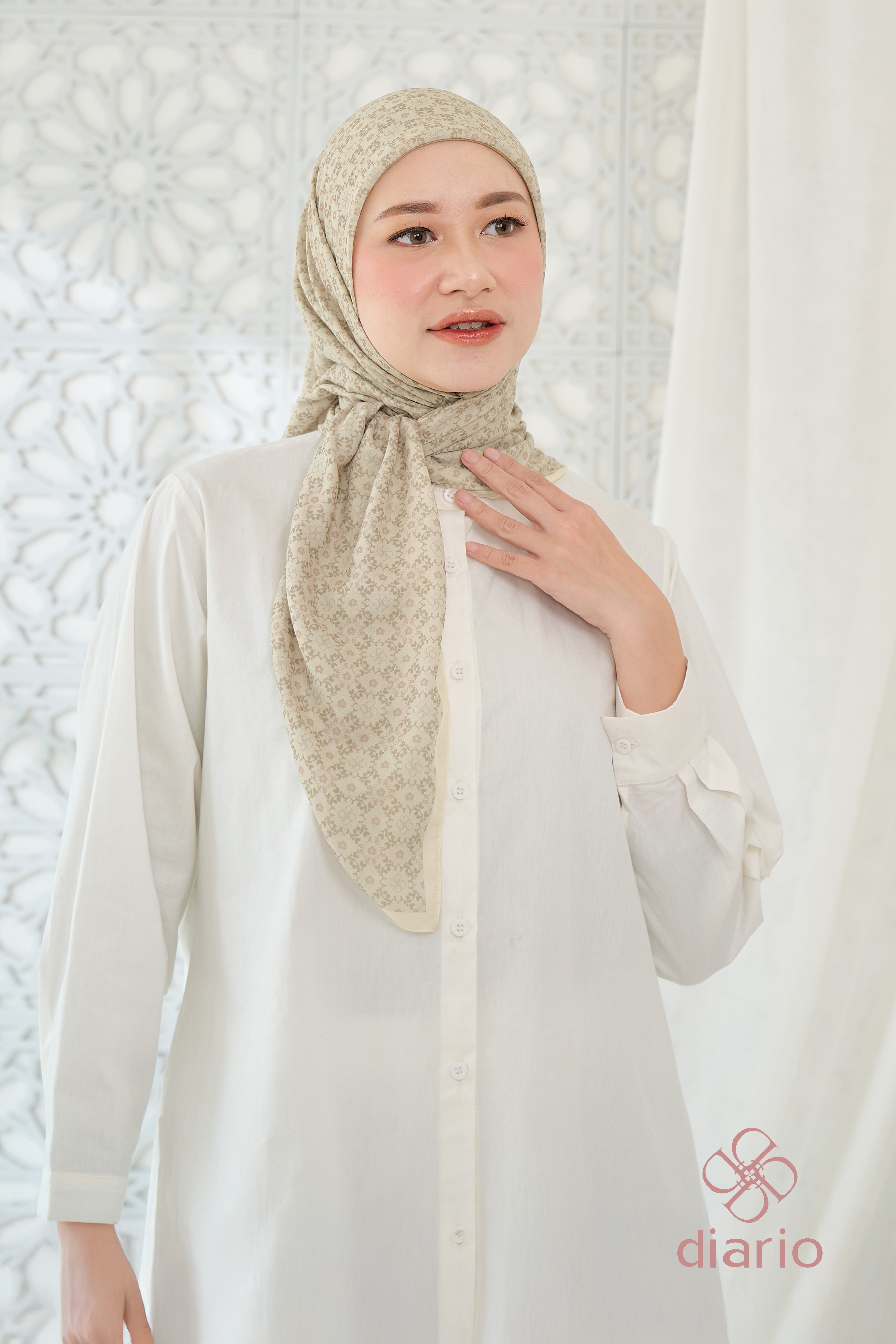 Diario - Ultrafine Cynthia Scarf Kerudung Segi Empat