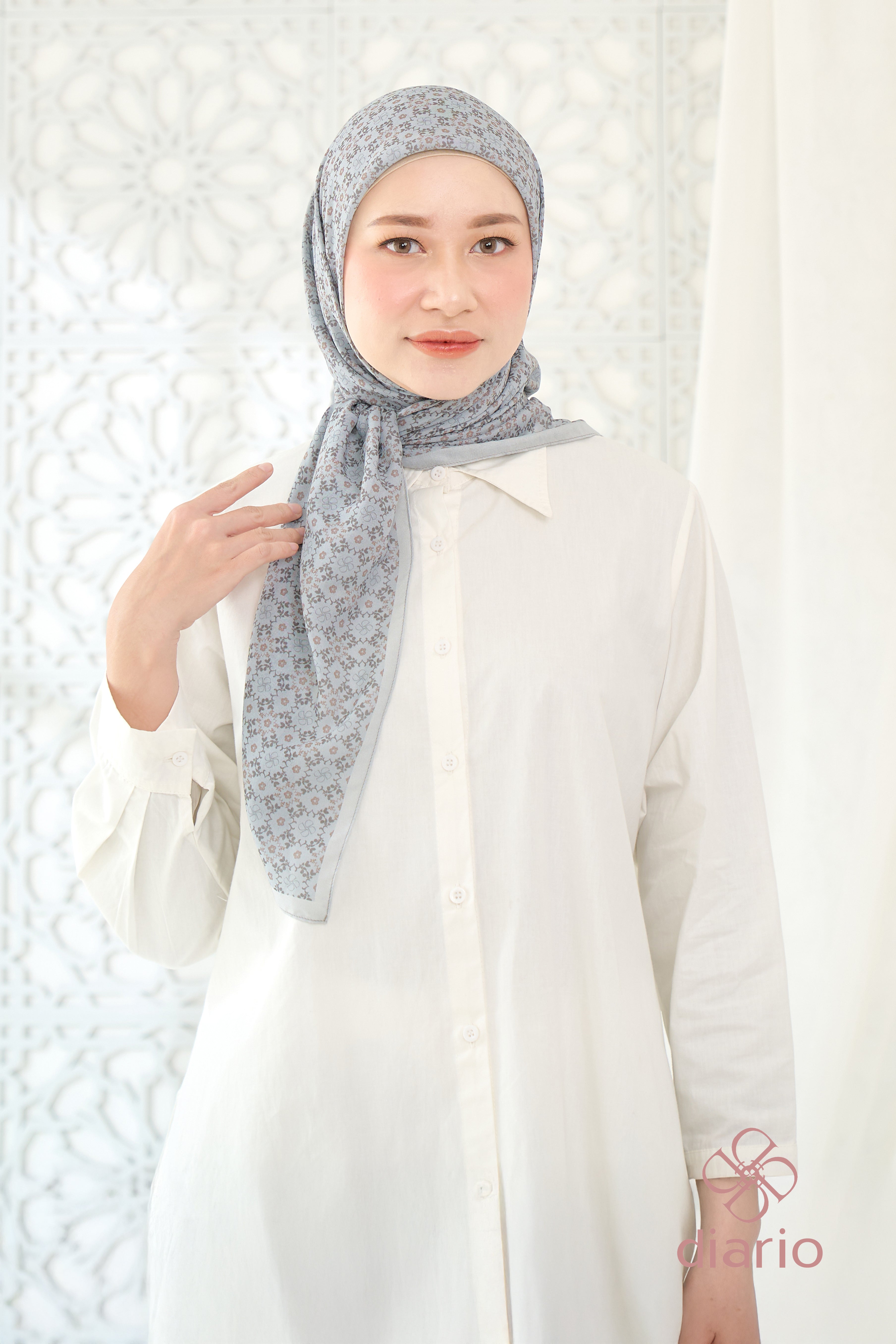 Diario - Ultrafine Cynthia Scarf Kerudung Segi Empat