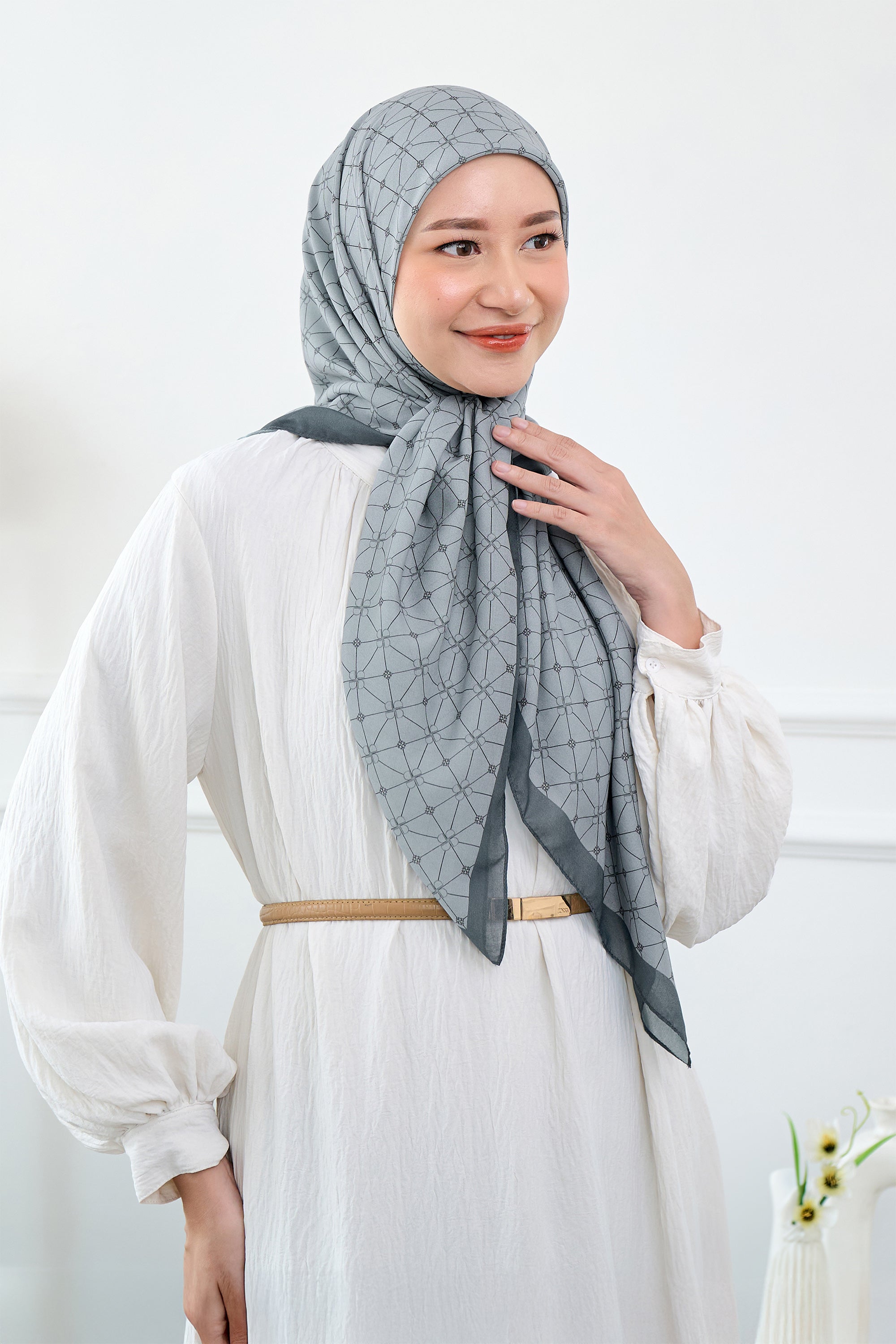 Ultrafine Elmira Scarf Kerudung Segi Empat