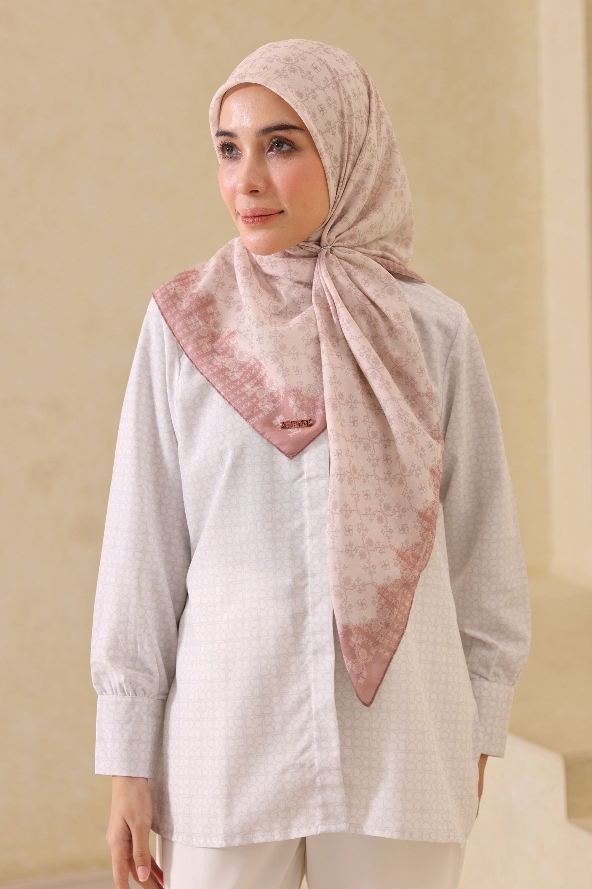 Ultrafine Gianna Scarf Kerudung Segi Empat