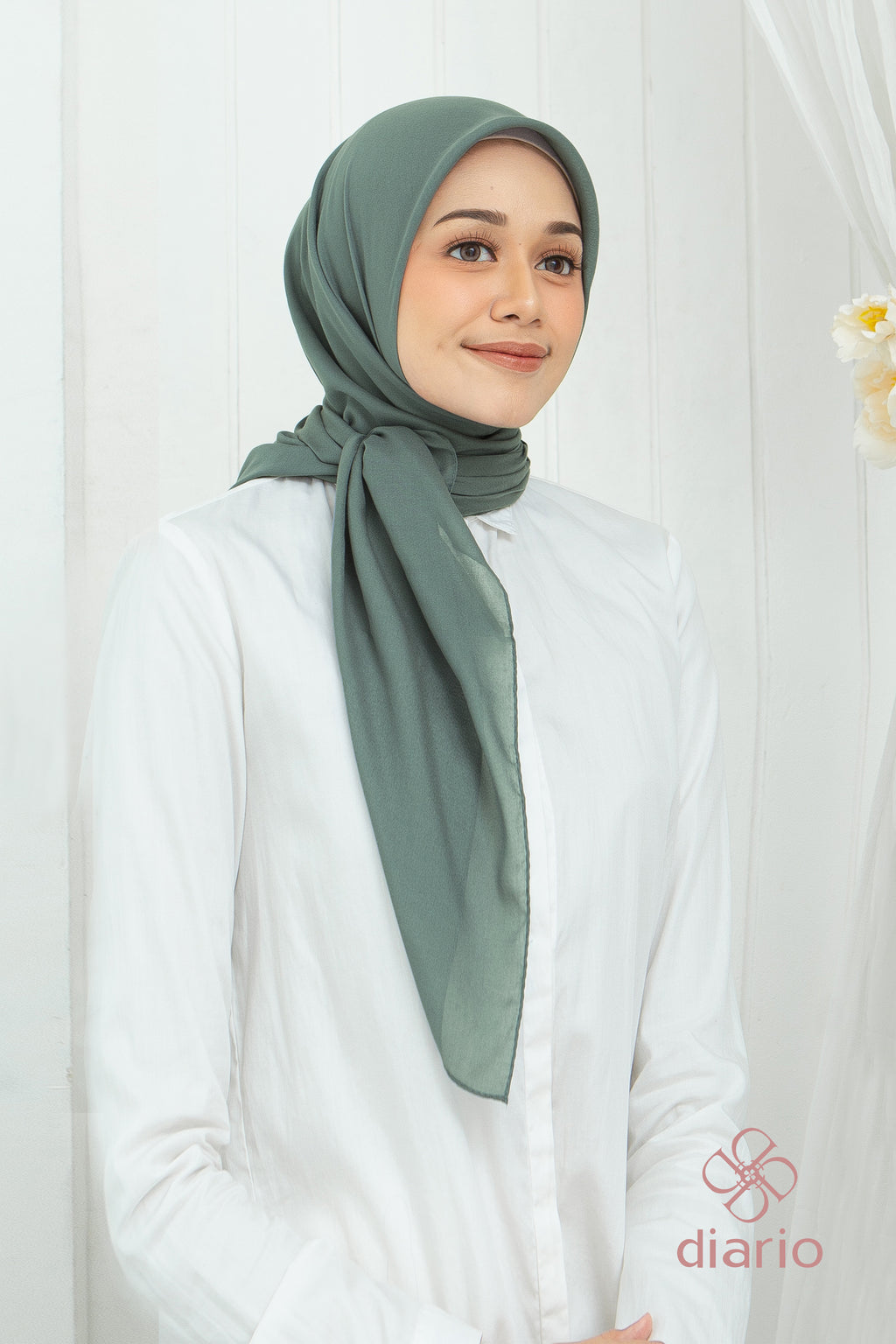 Diario - Kerudung Segi Empat Ultrafine Plain Scarf Grey Series