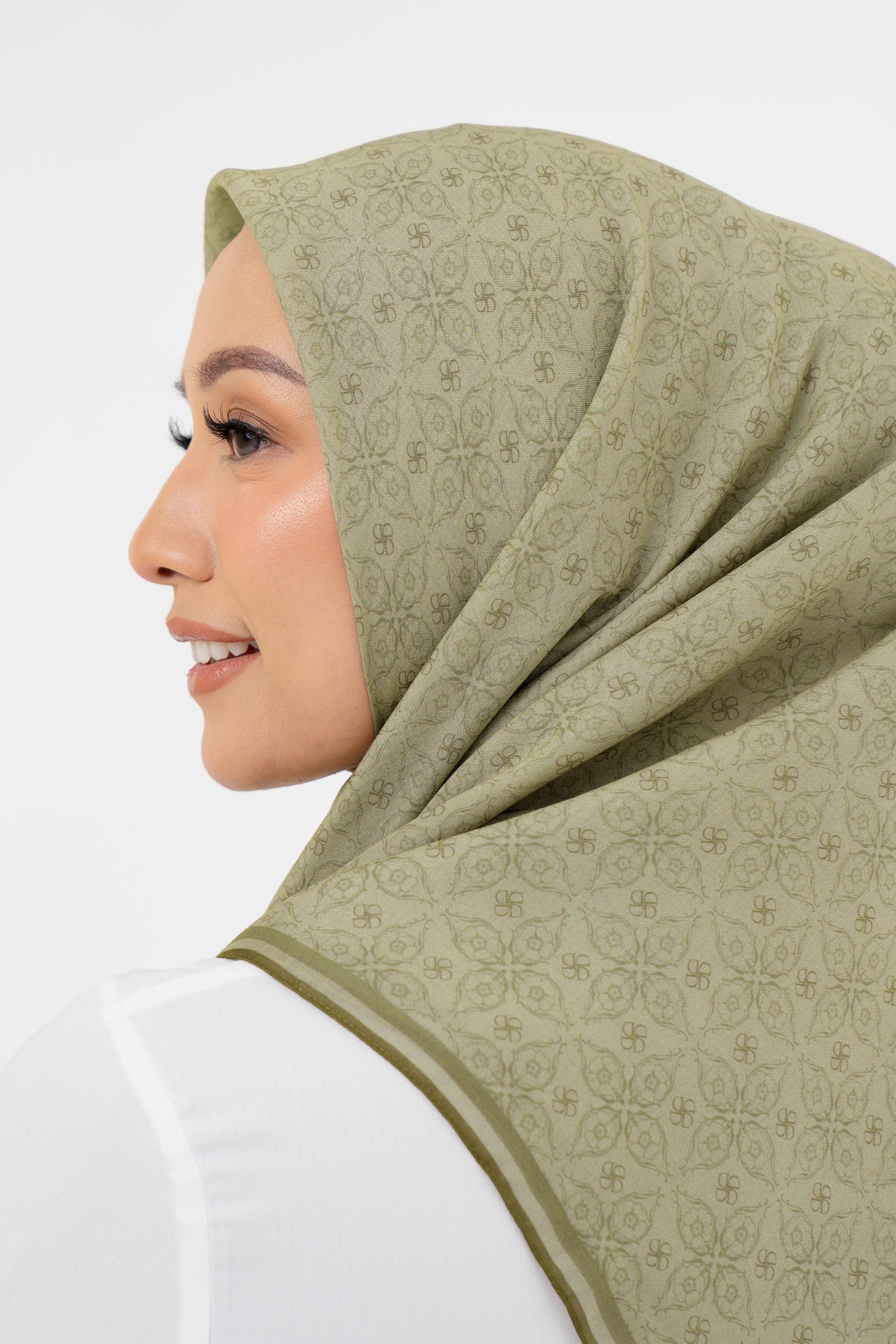 Ultrafine Luna Scarf Kerudung Segi Empat