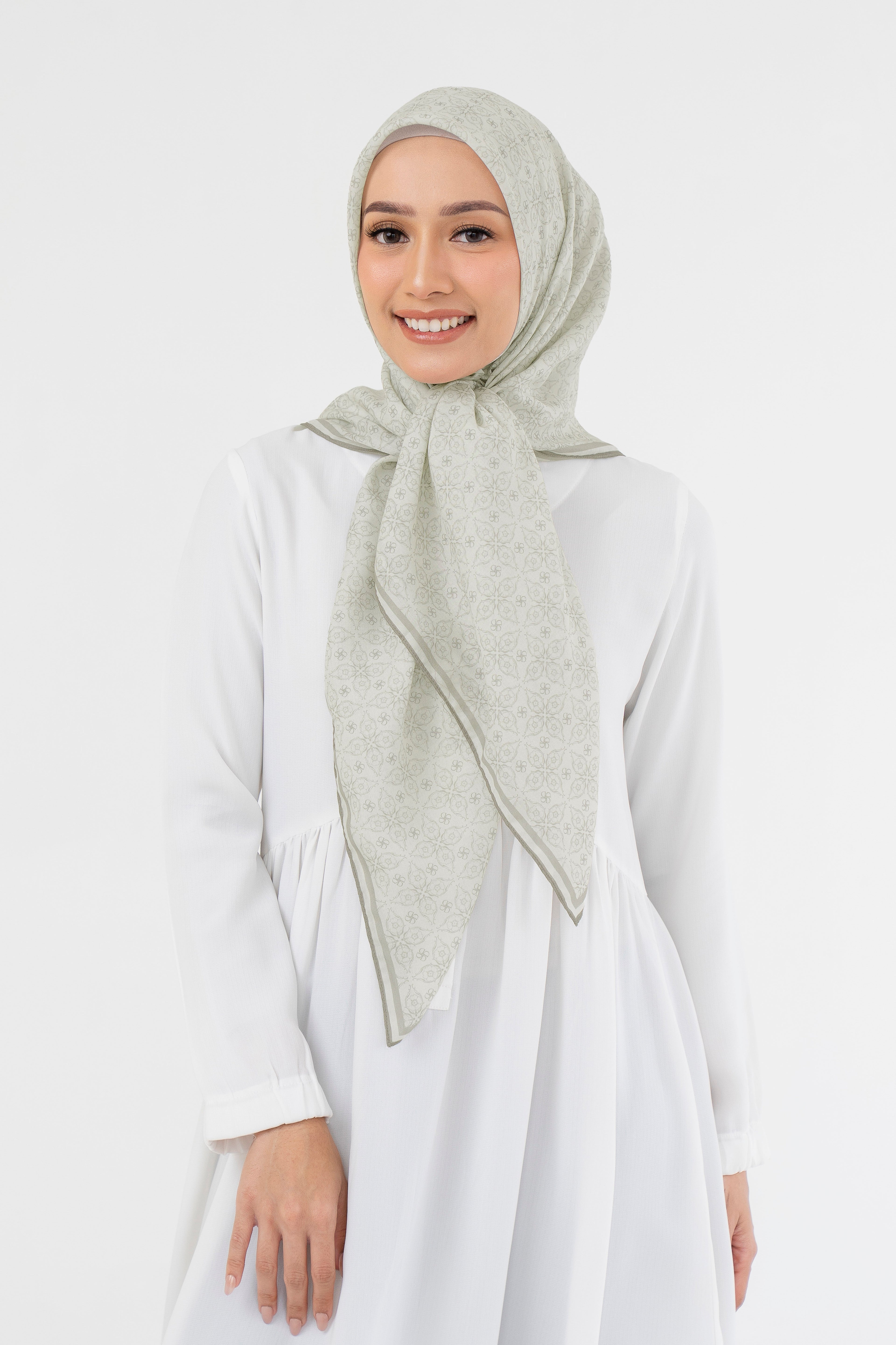 Ultrafine Luna Scarf Kerudung Segi Empat
