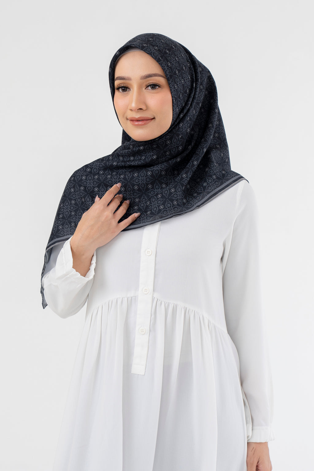 Ultrafine Luna Scarf Kerudung Segi Empat